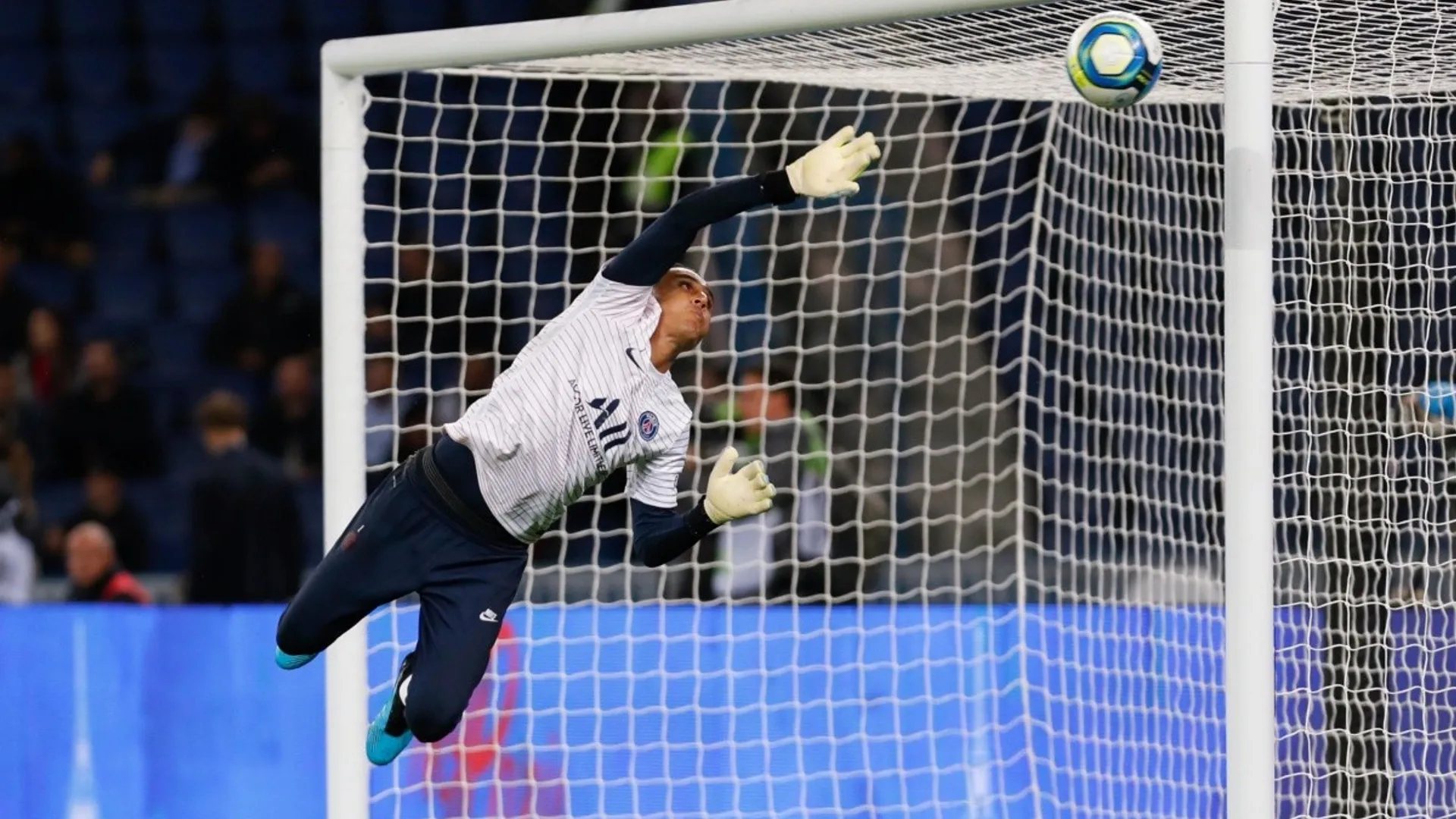 Keylor Navas es portada de prestigiosa revista France Football, este lunes