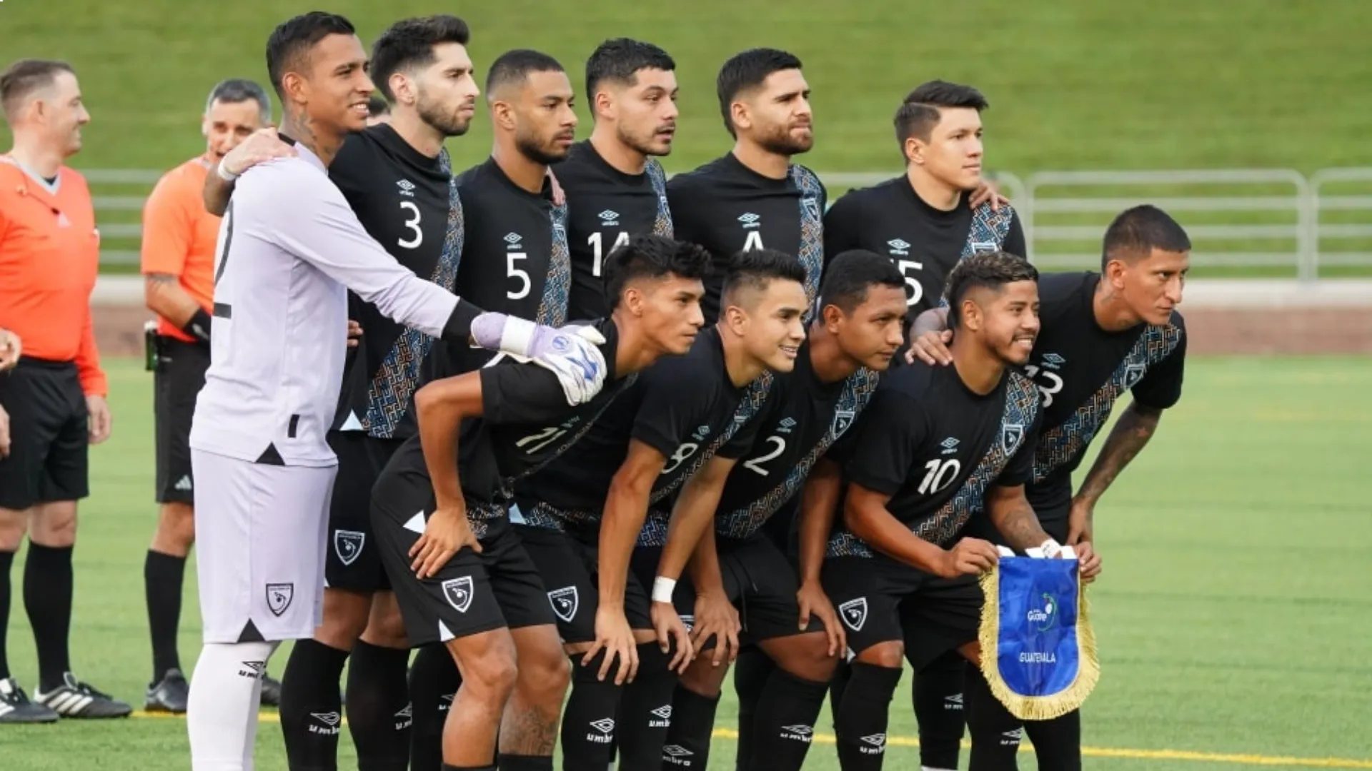¡Se encienden las alarmas! Jugador de Guatemala se lesiona ante El Salvador