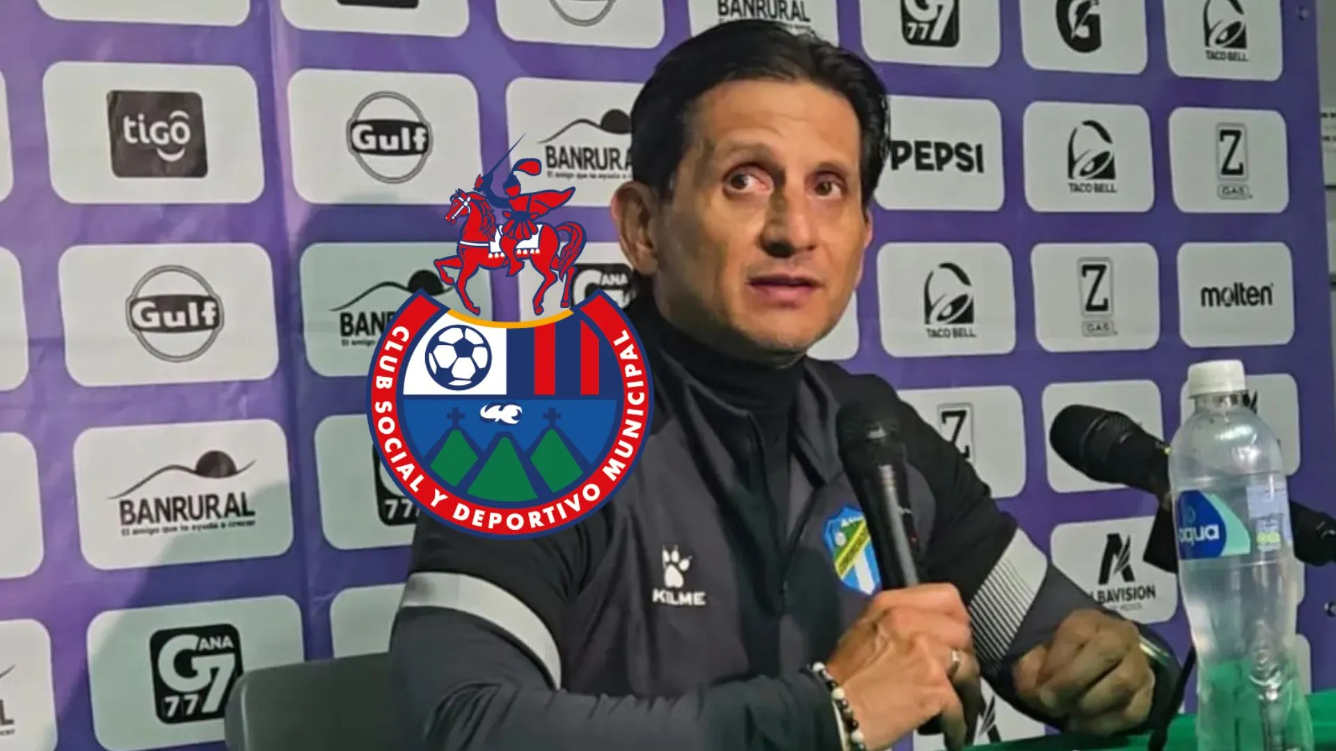 Ronald González en conferencia de prensa.