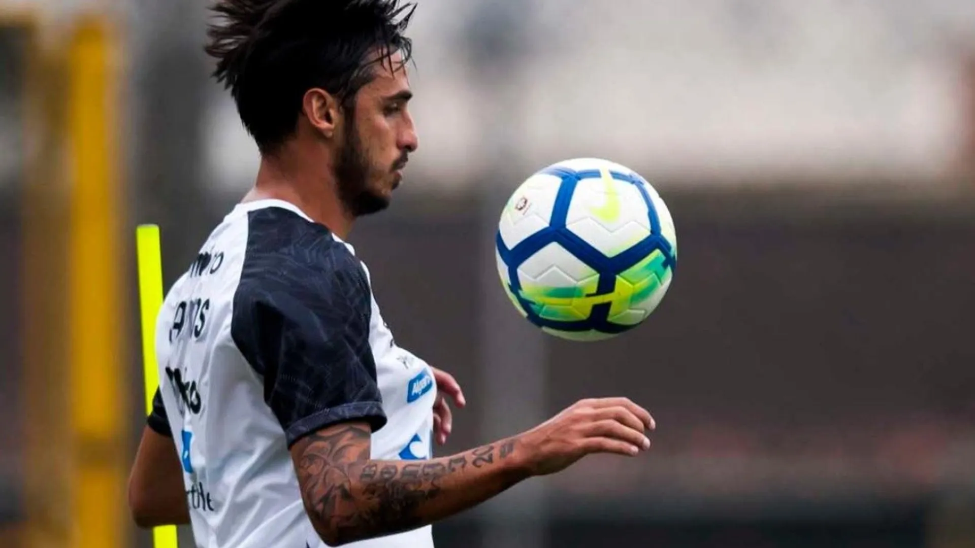 Bryan Ruiz todavía no debutará con Santos