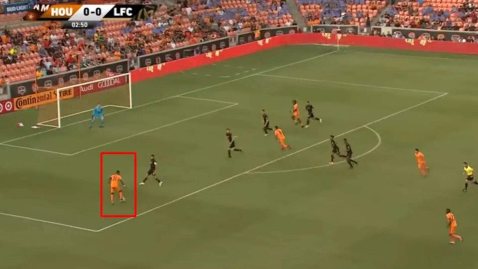 Rommel Quioto anotó un golazo, pero el Houston Dynamo volvió a caer