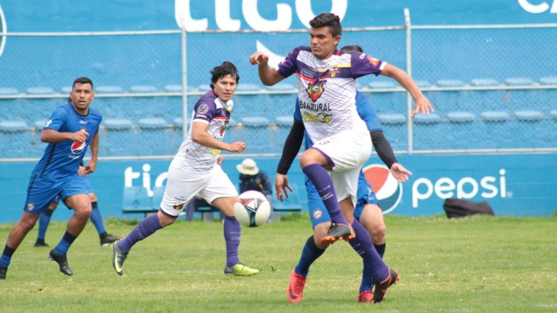Xelajú se preparará en México y El Salvador