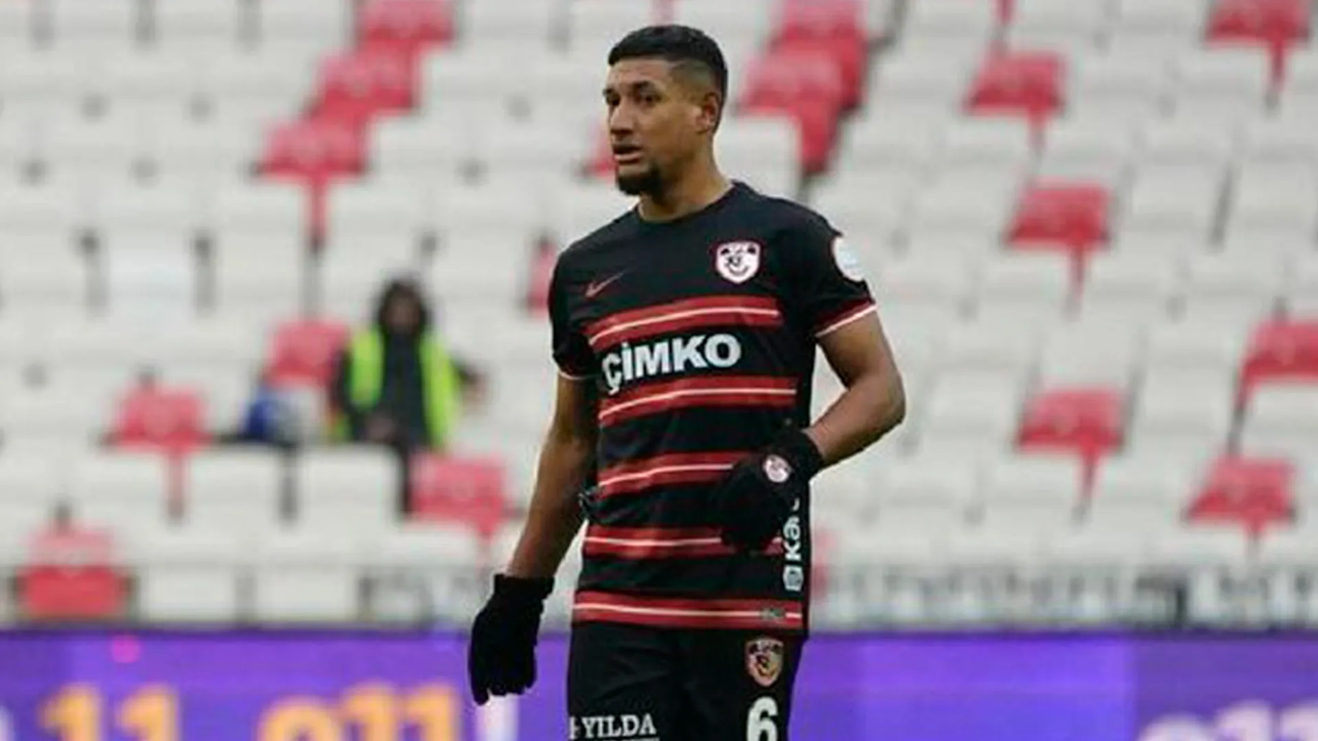 Bryan Acosta no puede jugar con el Gaziantep de Turquía