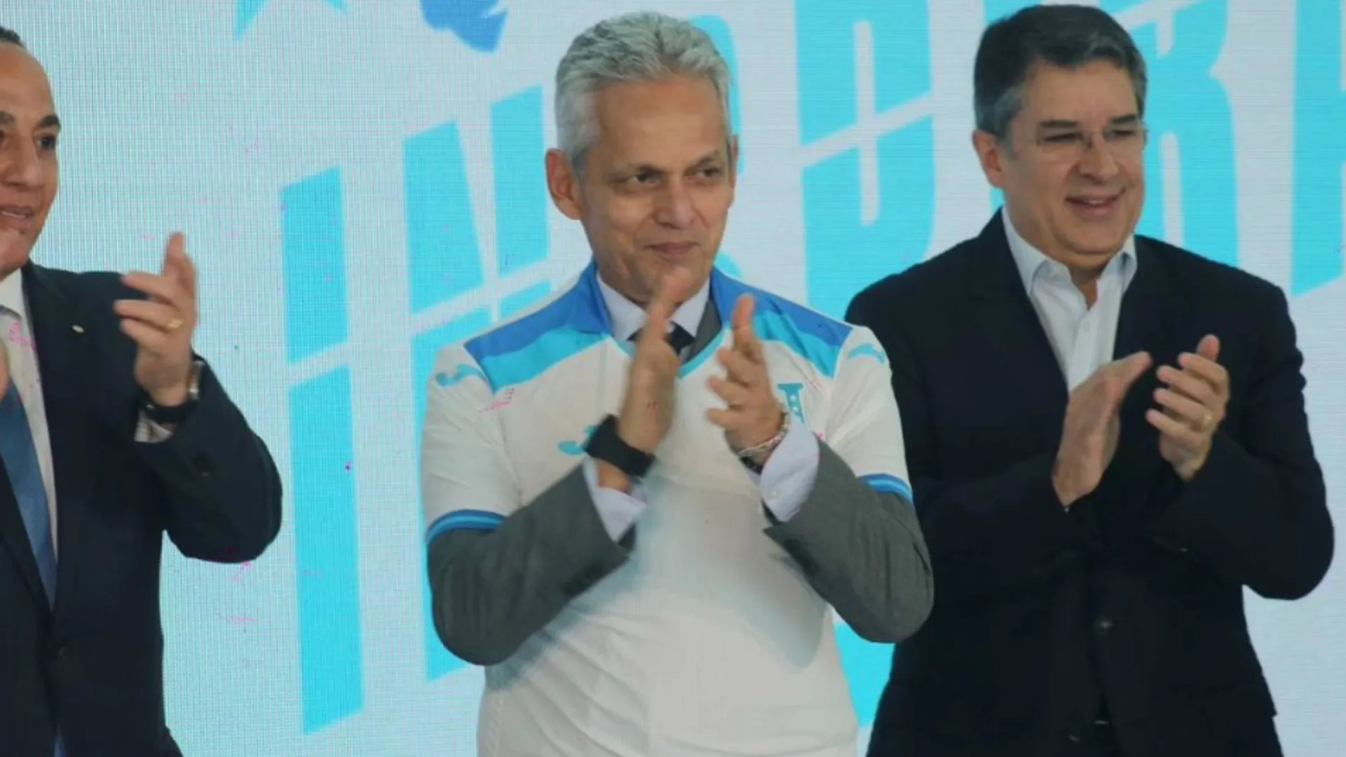 La Fenafuth presentó a Reinaldo Rueda como nuevo entrenador de Honduras