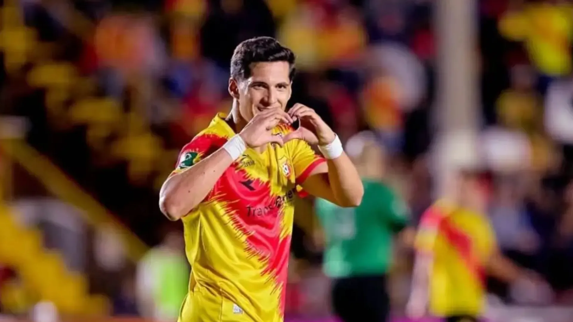 Cambia de camiseta: Tepa González sorprende a Jafet Soto lejos de Herediano