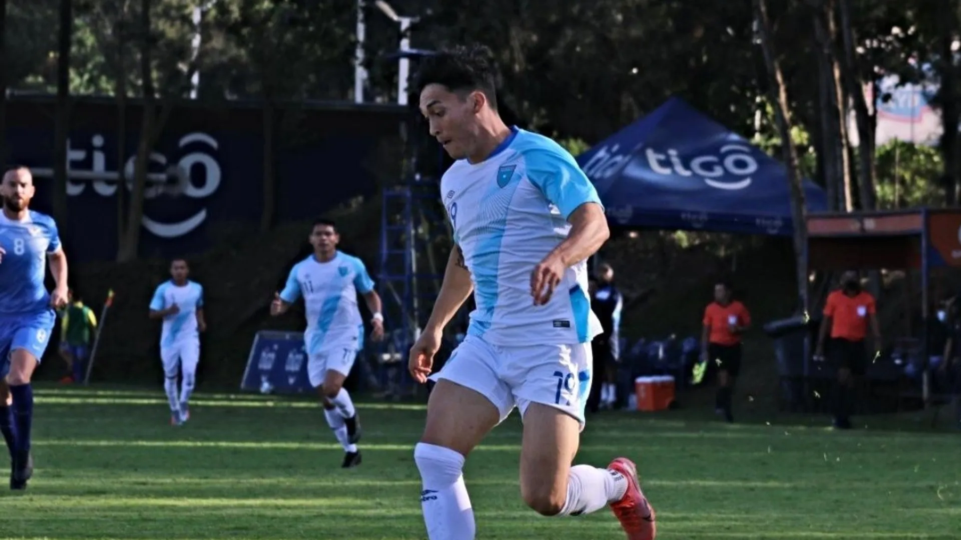 Aficionados chapines rendidos ante Nicholas Rittmeyer por su gol ante Nicaragua