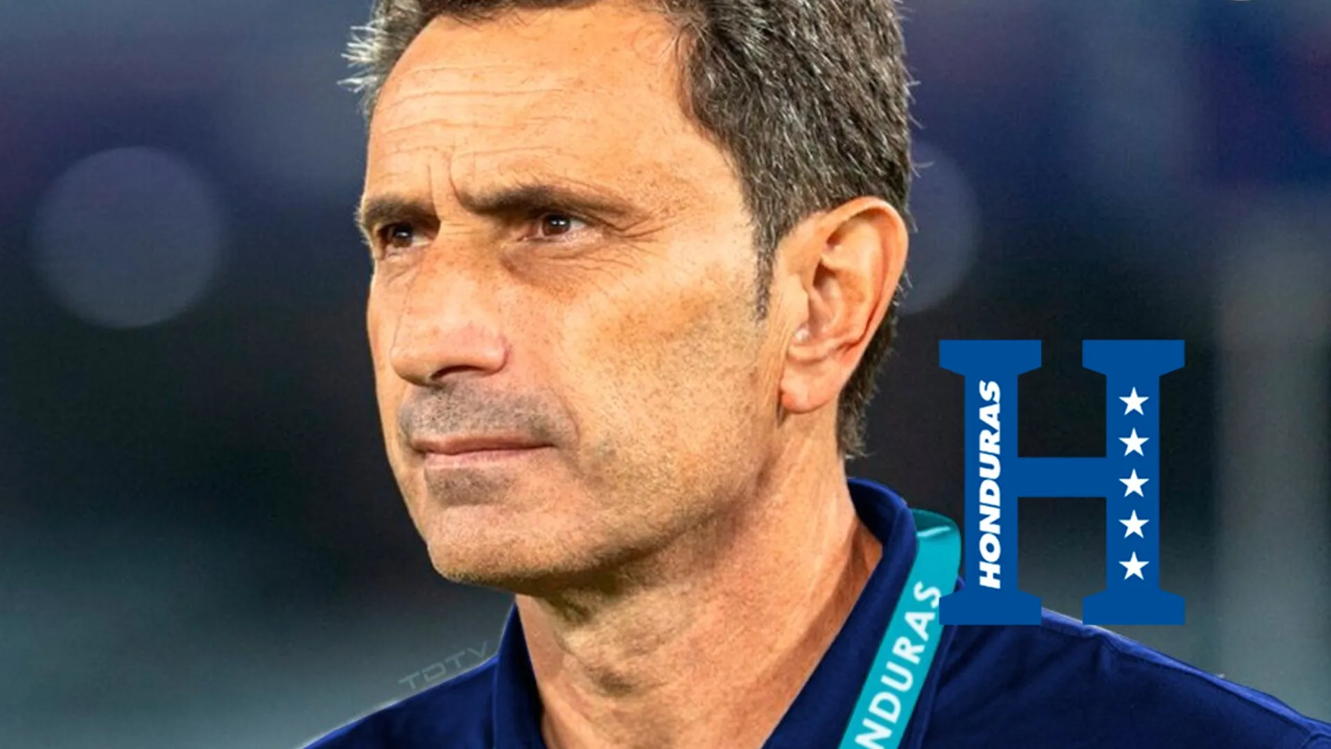 José Francisco Molina captado de la forma más inusual mientras confecciona la convocatoria de Honduras para el amistoso contra Perú