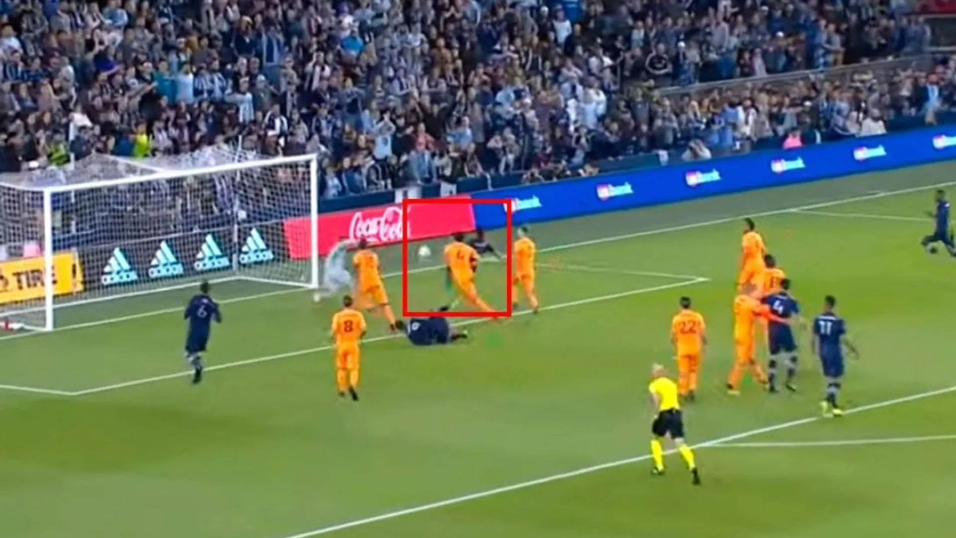 Roger Espinoza anota en goleada de Kansas City