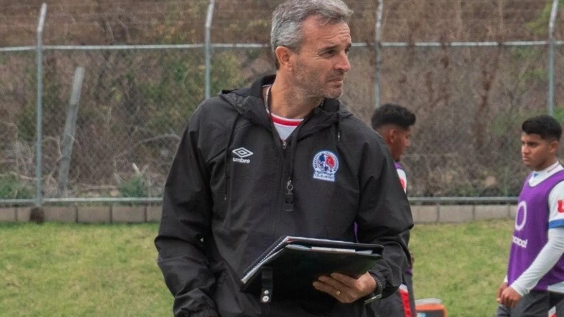 Acusan a futbolistas de conspirar contra Pablo Lavallén
