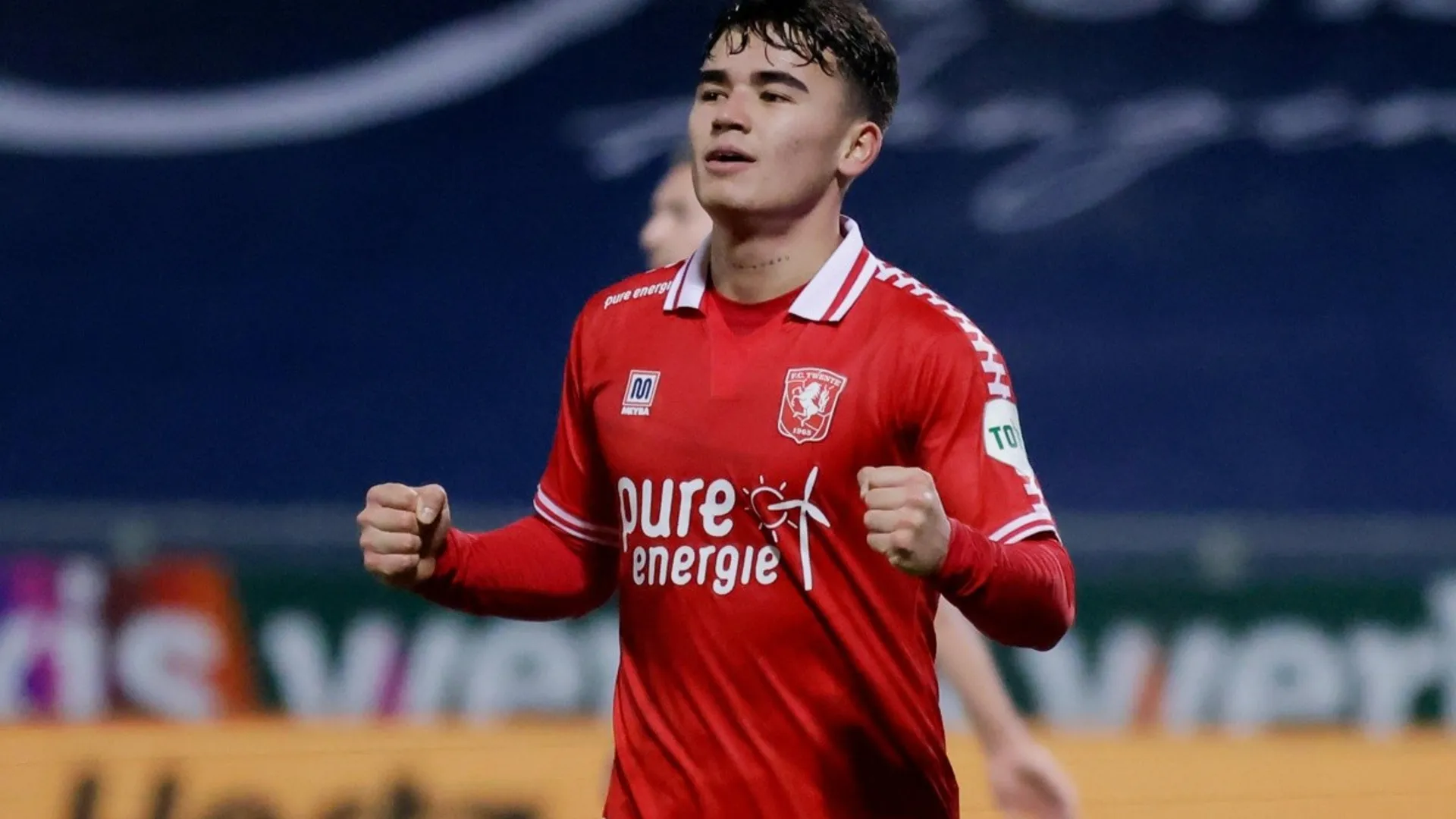 Manfred Ugalde se manifiesta por primera vez como jugador del Twente