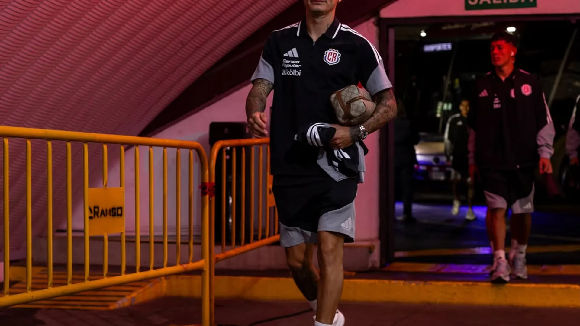 Carlos Barahona, con Costa Rica.