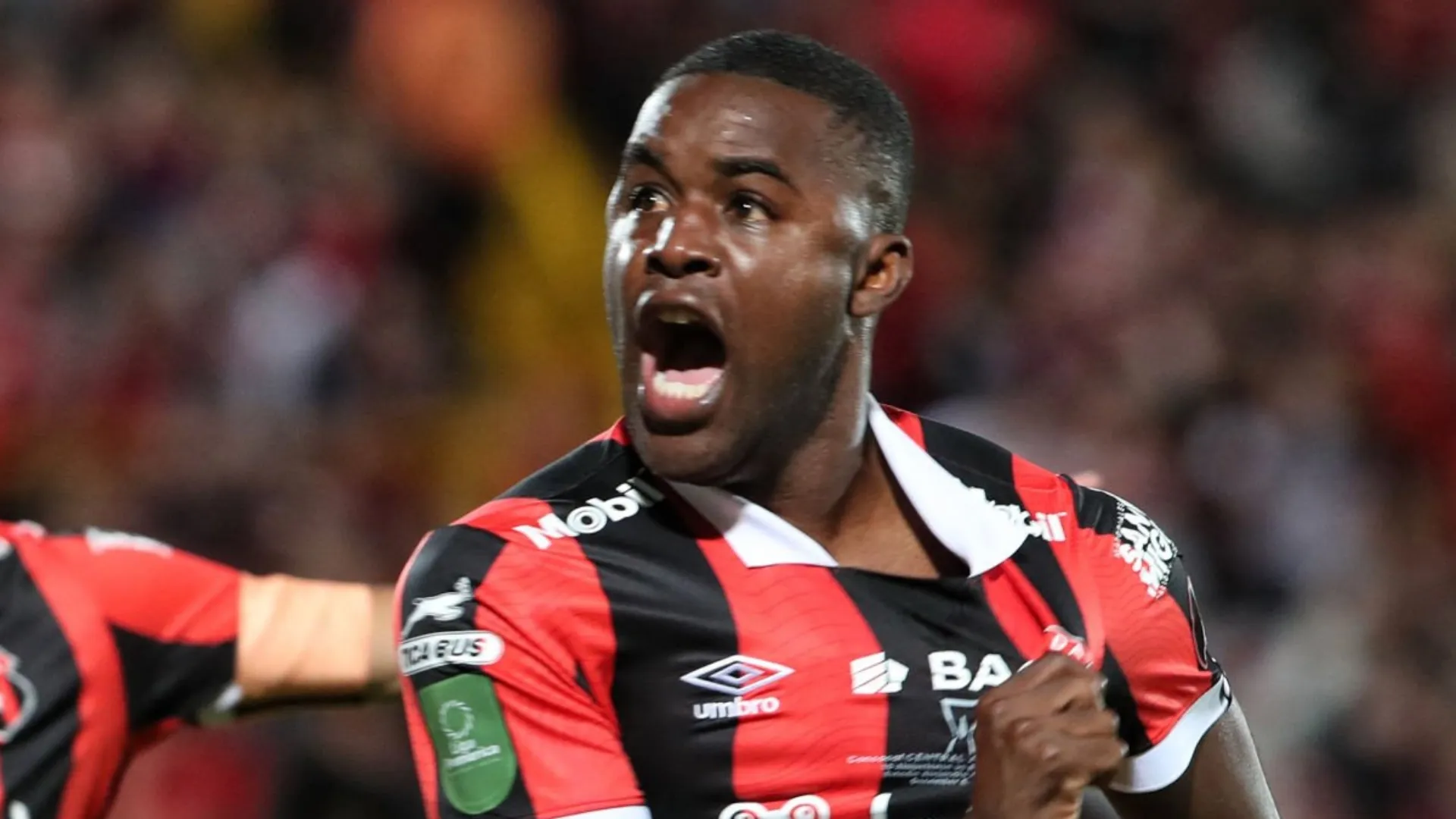 Joel Campbell lanzó una fuerte indirecta.