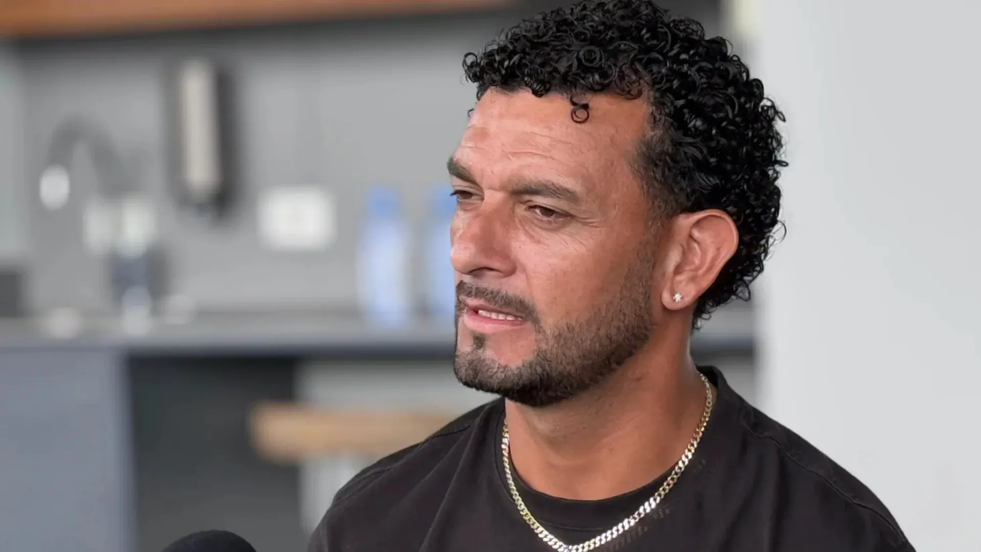 La camiseta menos pensada: Michael Barrantes manda el mensaje que sorprende sobre su futuro