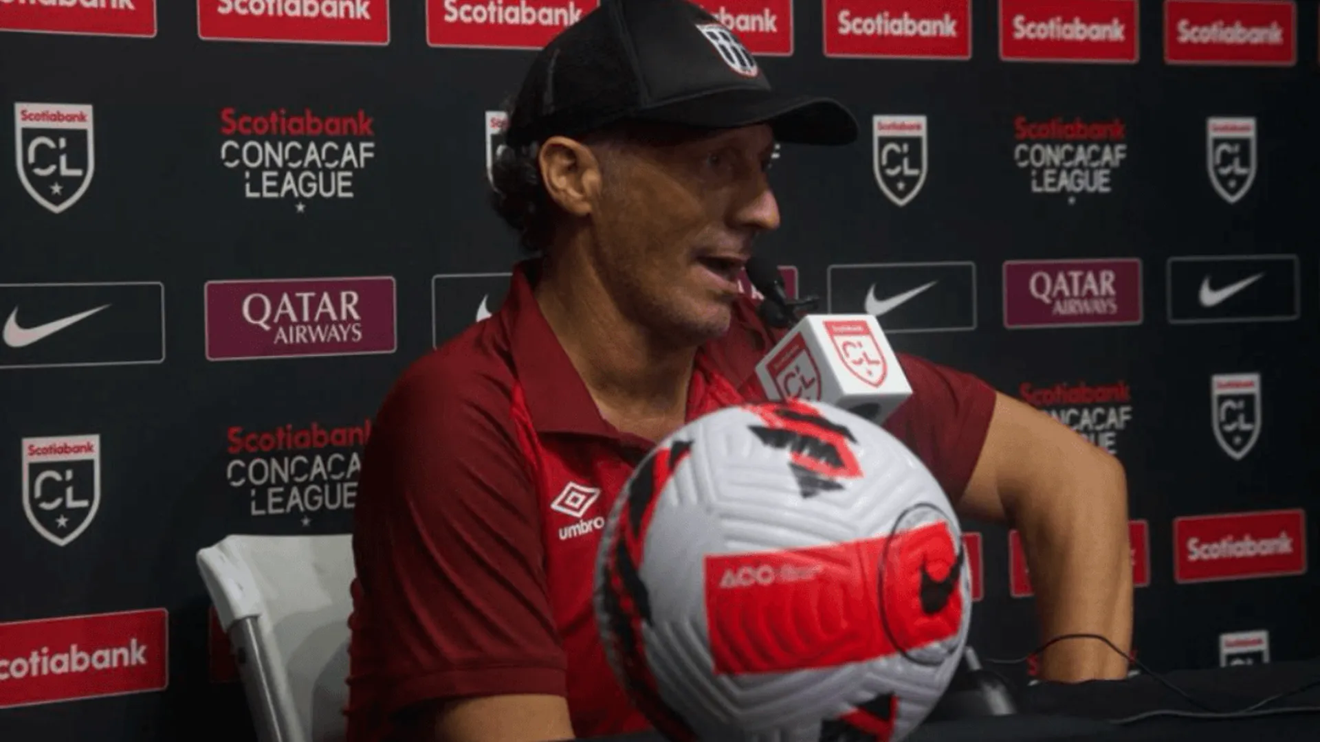 Pedro Troglio elogió la serie entre Olimpia y Municipal: "Me recordó noches de Copa Libertadores"