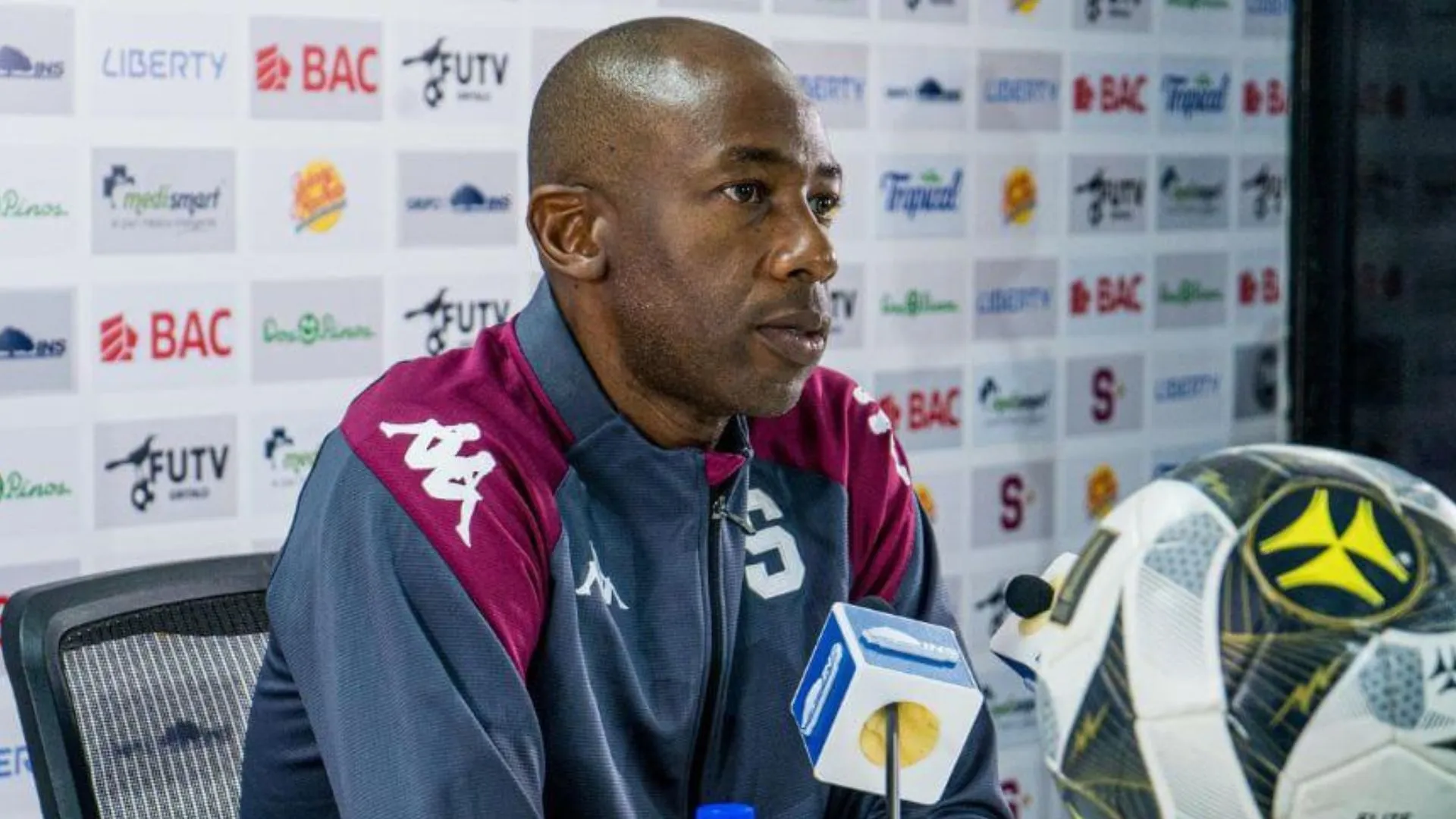 Paulo Wanchope en conferencia de prensa.