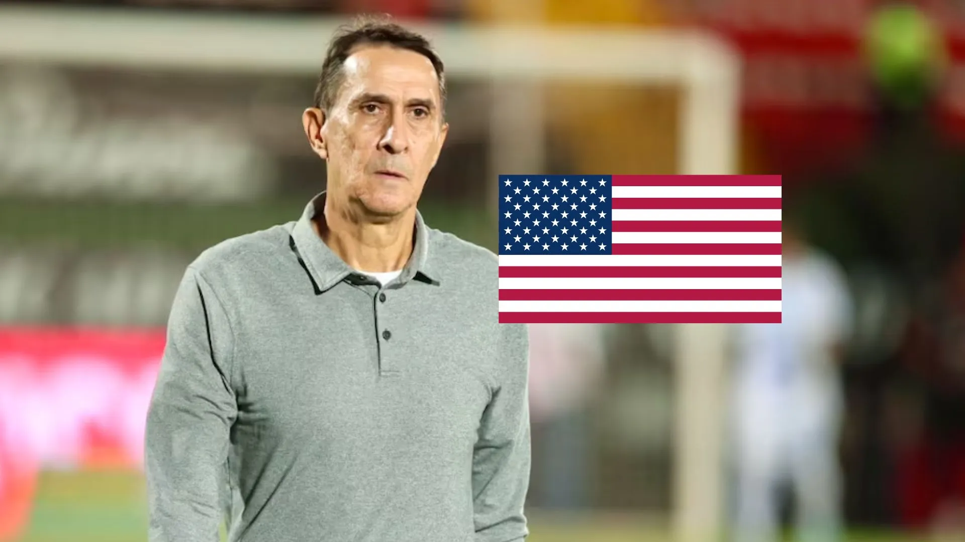 Alexandre Guimaraes y la bandera de Estados Unidos.
