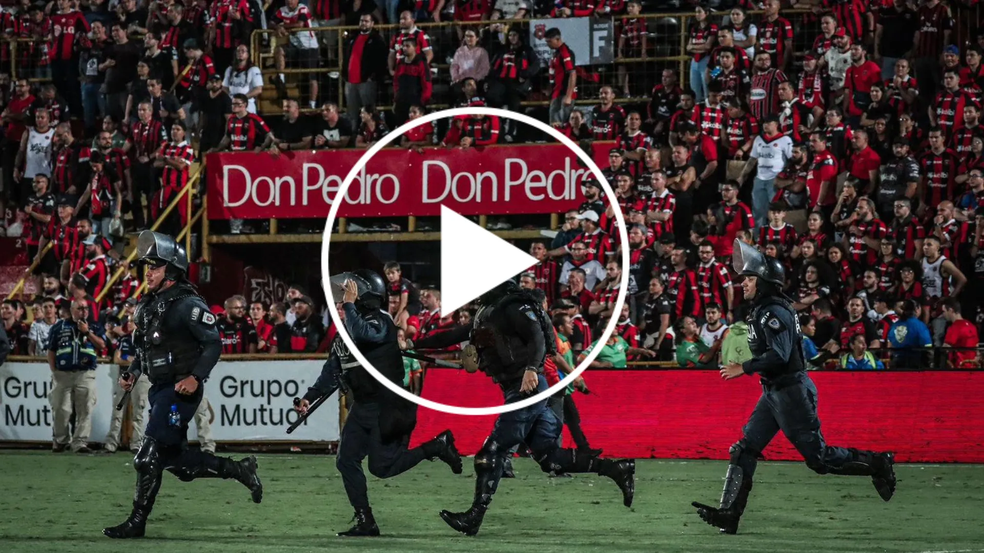 Batalla campal y destrozos: las salvajes escenas que provocó Alajuelense tras el título de Herediano en el Morera Soto