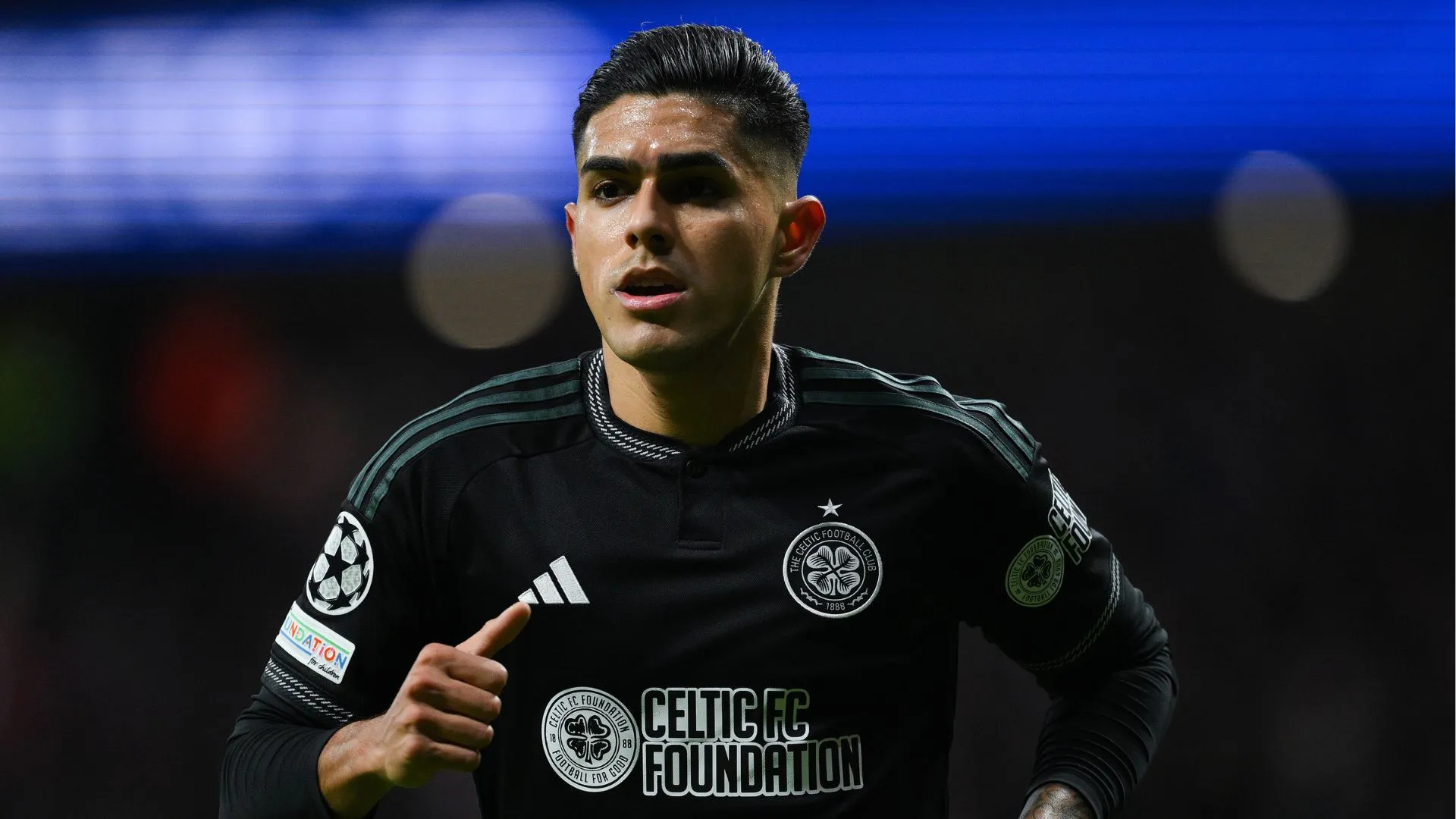 Luis Palma con la camisa del Celtic.