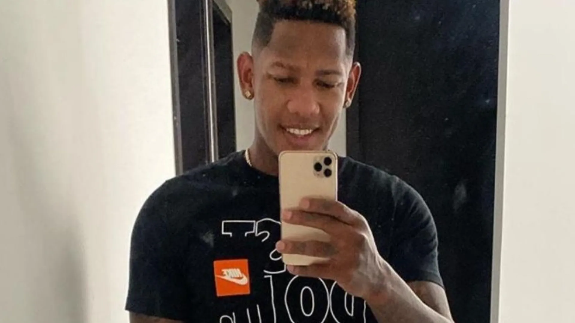 Quioto sacudió de nuevo Instagram por foto de beso a chica misteriosa