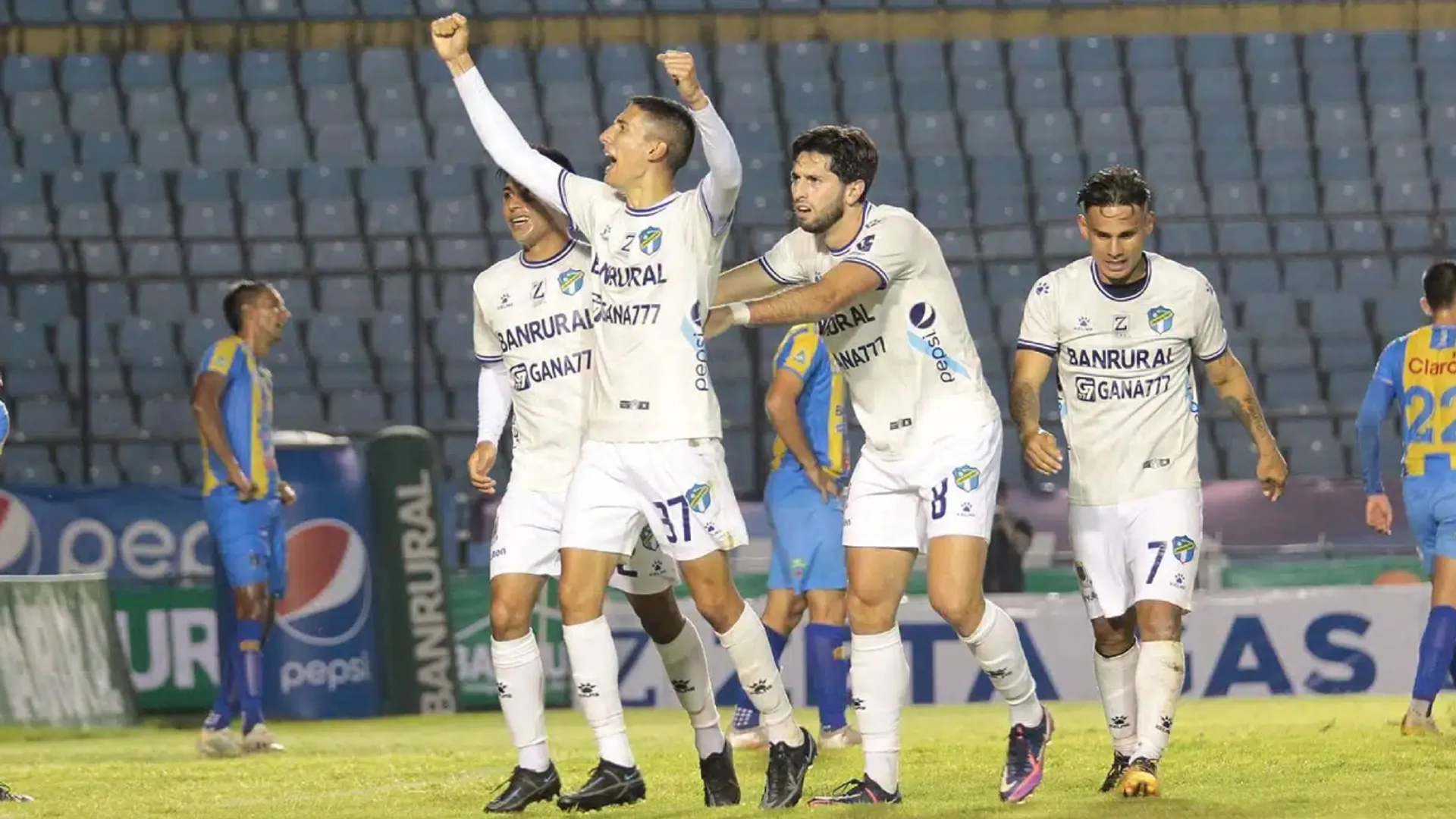 Comunicaciones anuncia la salida de uno de sus defensores
