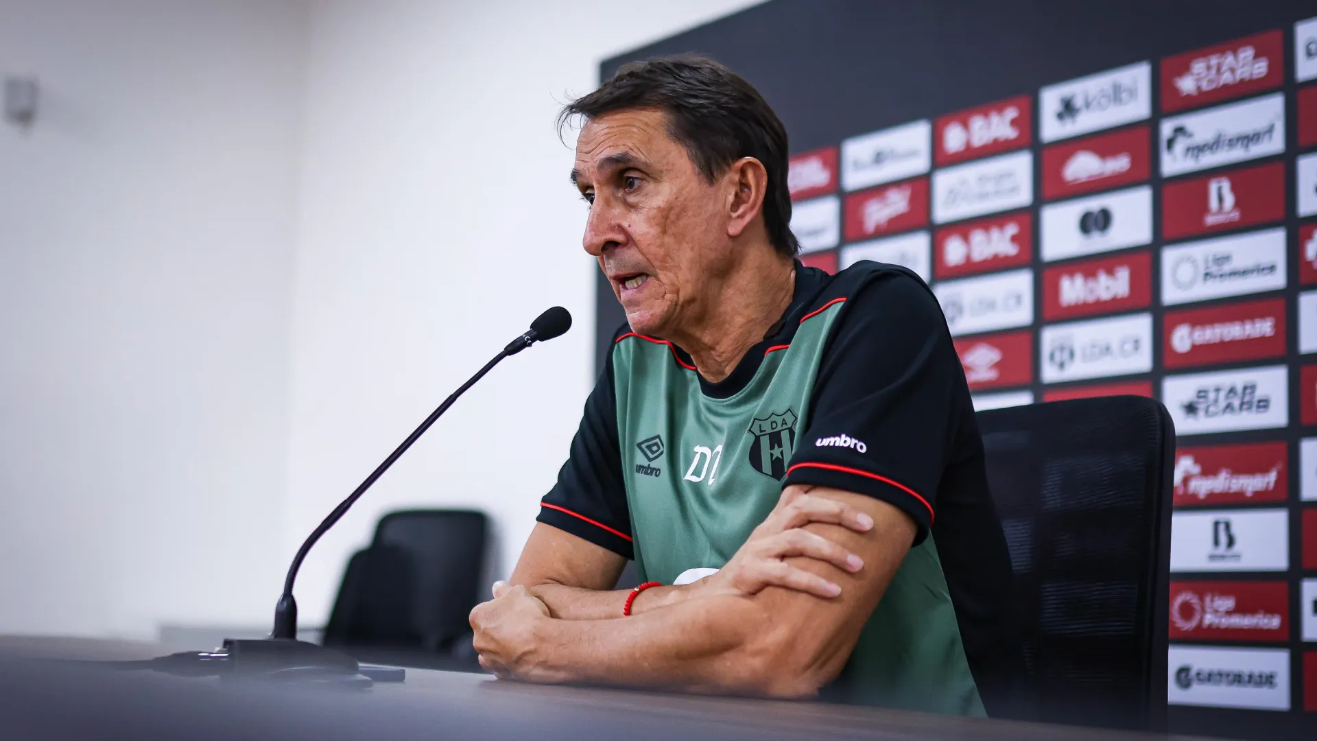 El ídolo que quiere volver: Guimaraes recibe un importante mensaje cuando Alajuelense más lo necesita
