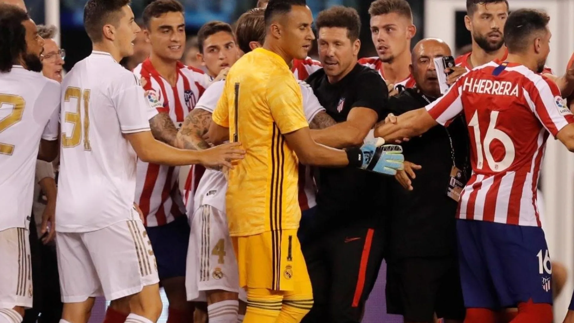 Keylor le va ganando “en silencio” el duelo a Courtouis, dice medio madridista