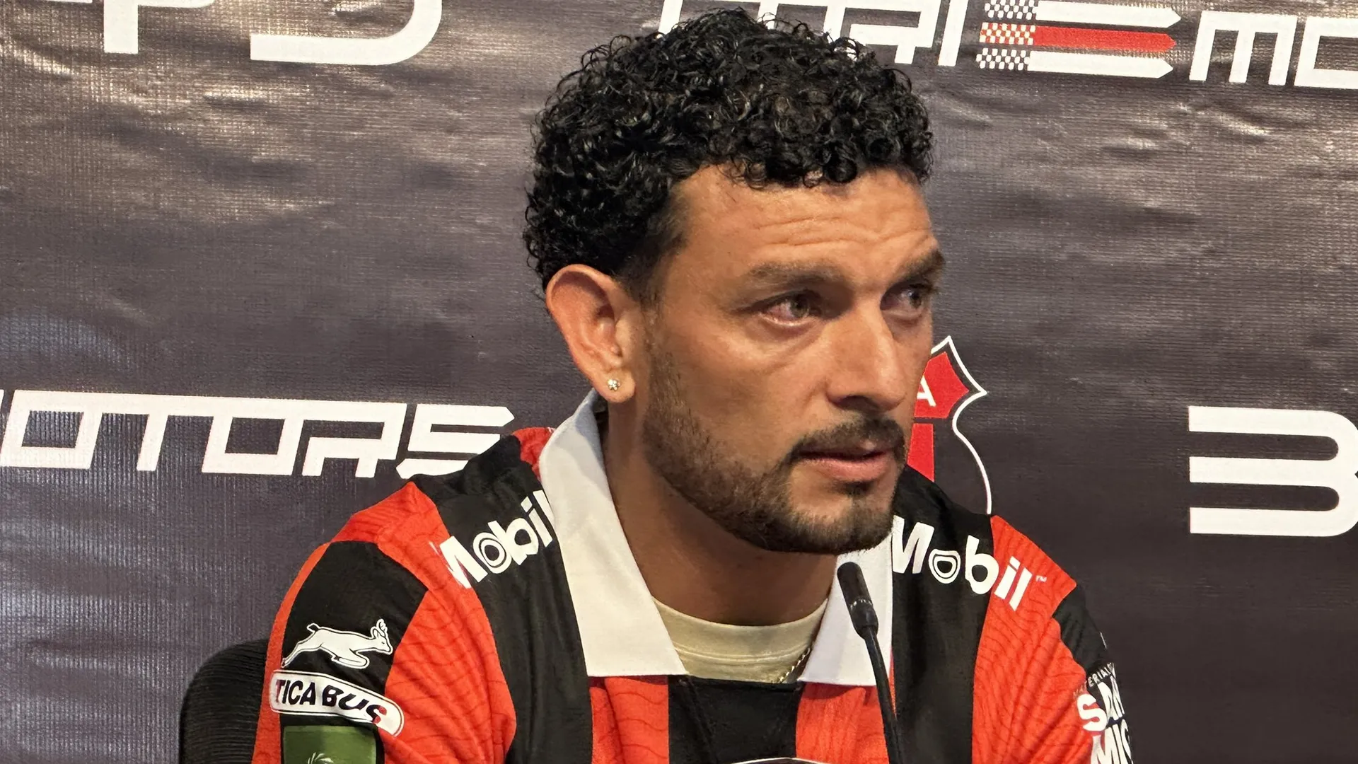 "La gente sabe que soy saprissista": La dura declaración de Michael Barrantes en su llegada a Alajuelense