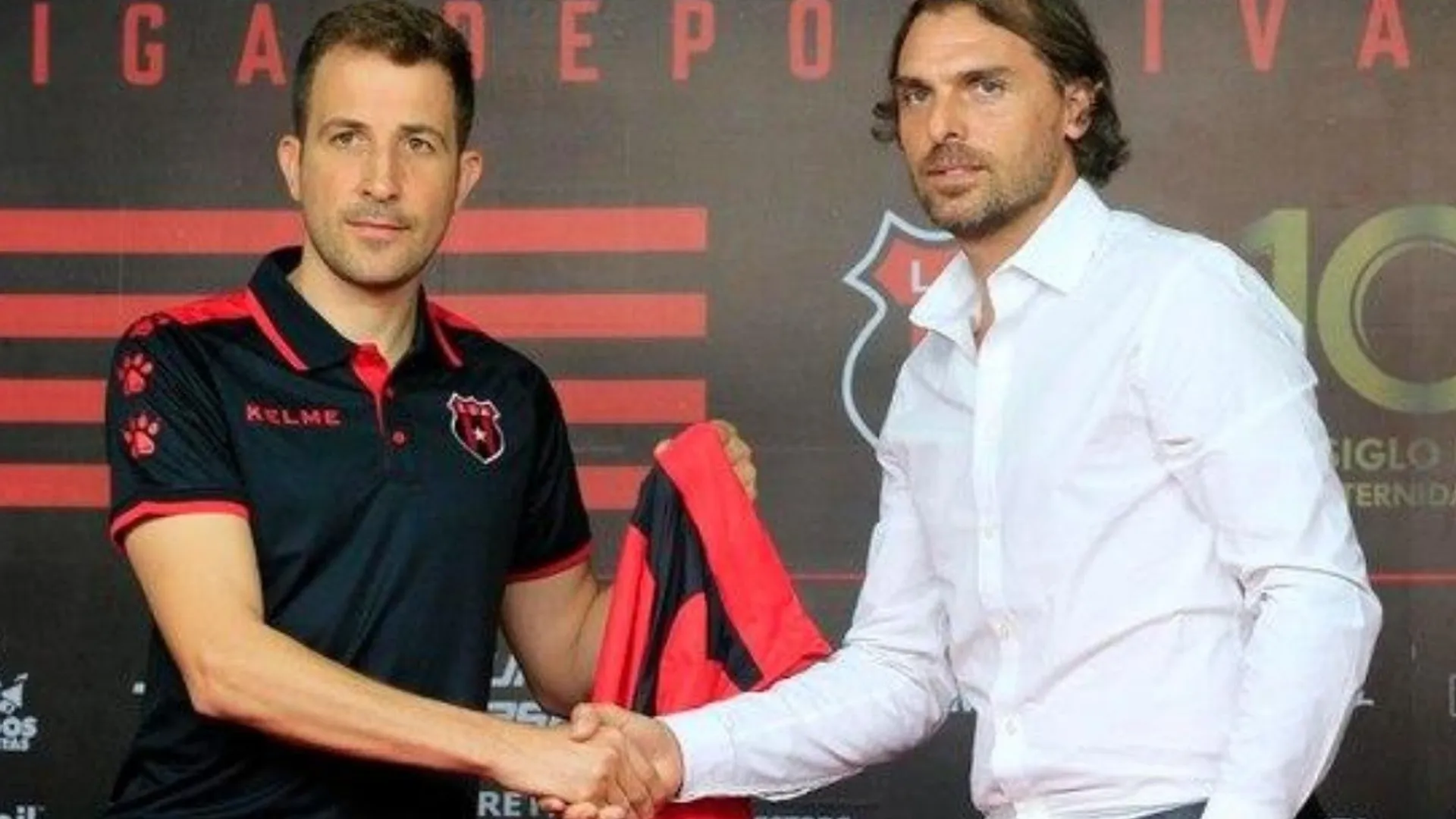 ¿Se va Carevic de Alajuelense? Lleida reconoció que "evaluarán que es lo mejor"