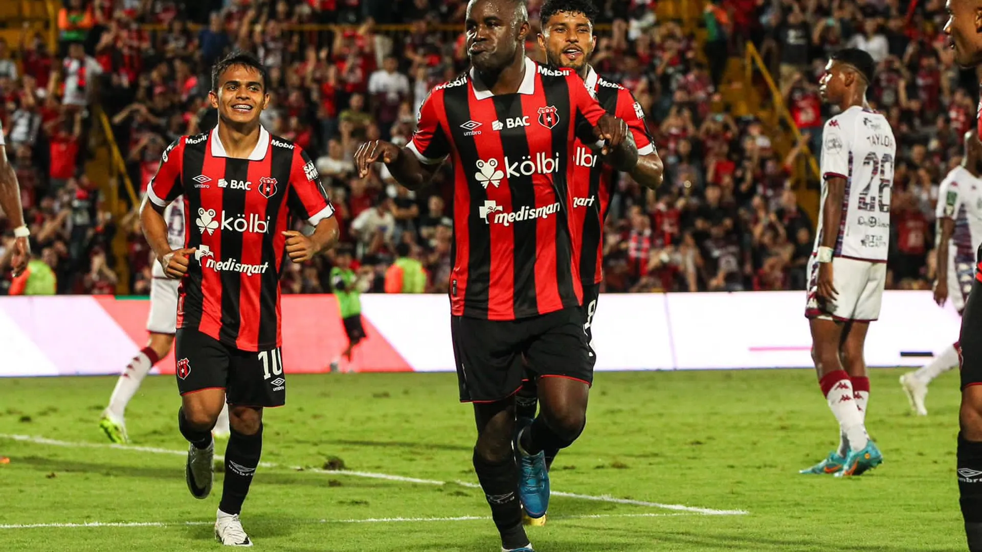Así reaccionaron fanáticos de Saprissa tras actuación de Joel Campbell con Alajuelense