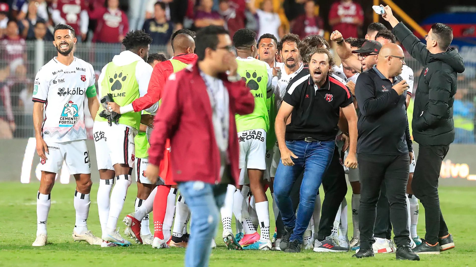 No es Fernando Lesme: Alajuelense se aleja del fichaje de otro jugador.