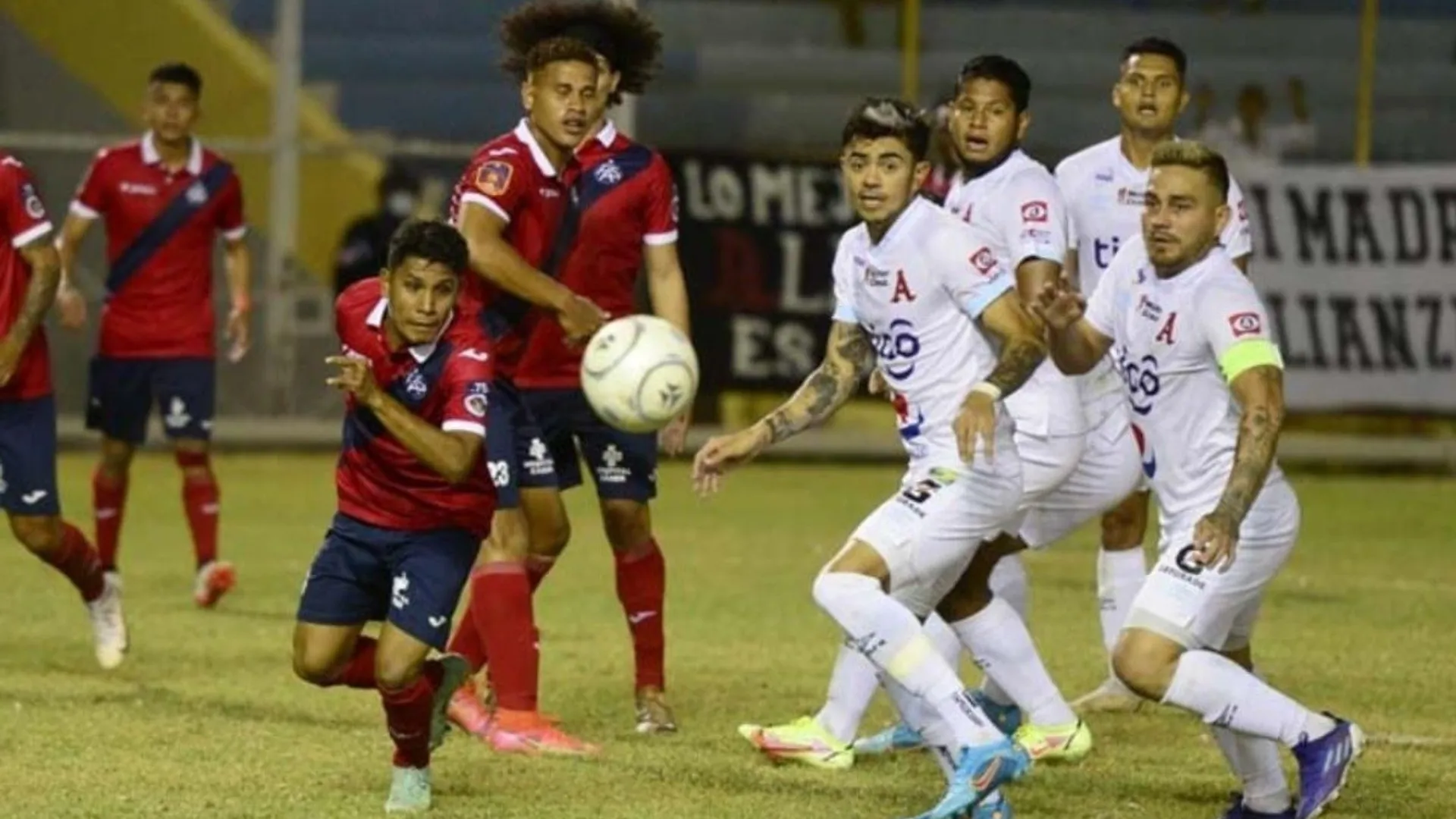 Liga Mayor de Fútbol de El Salvador se acercaría a Europa