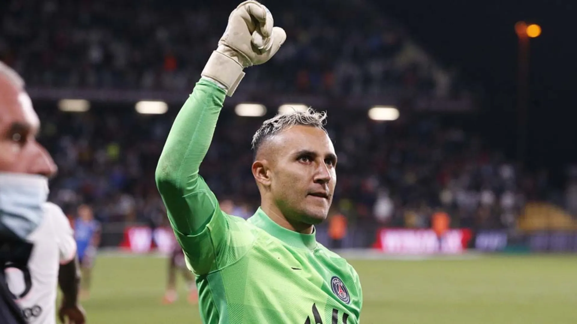 ¿Titular? Keylor Navas convocado ante Barcelona y afición del PSG respondió contundente