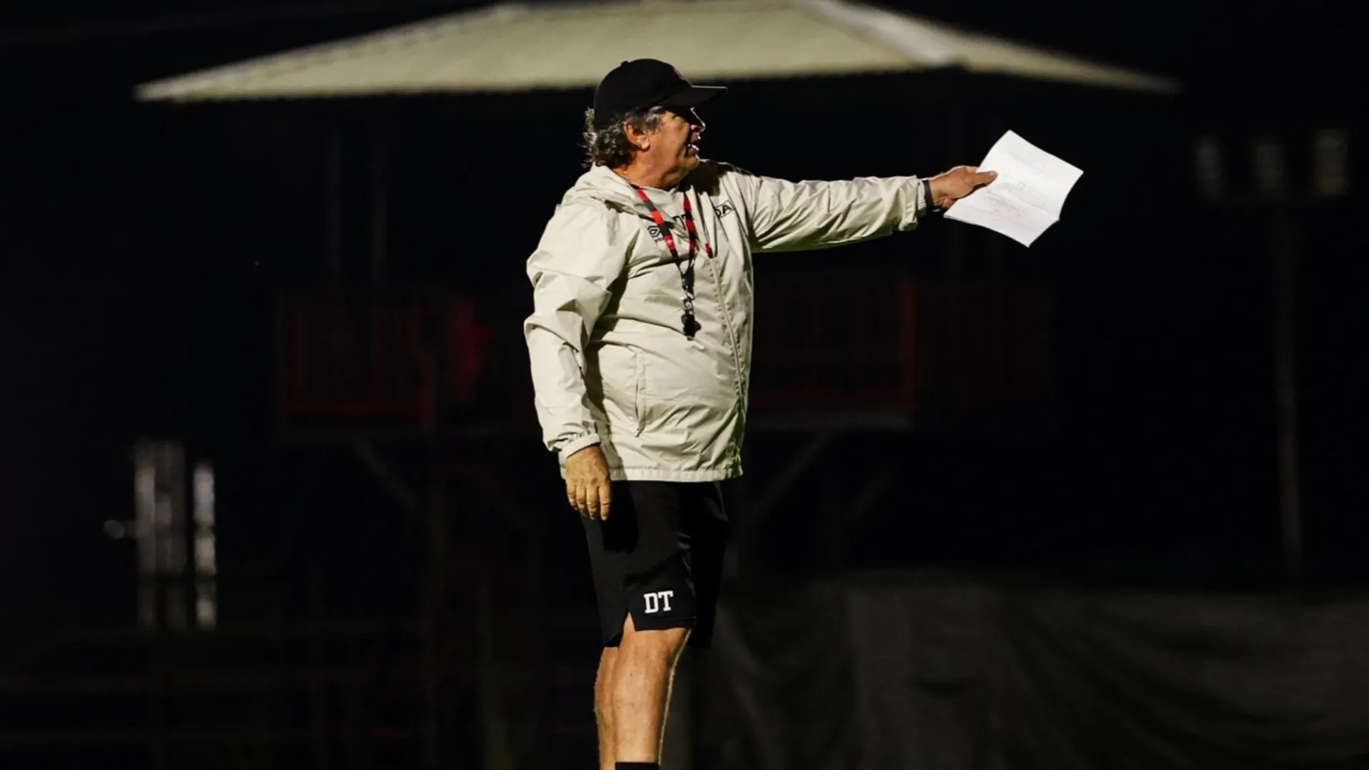 Machillo Ramírez recibe una mala noticia. (Foto: LDA)