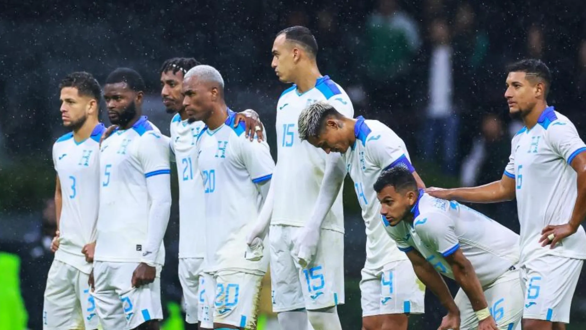 Selección de Honduras se quejará ante Concacaf por el arbitraje contra México
