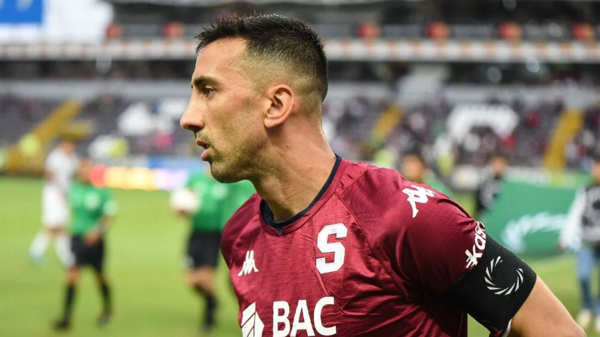 Mariano Torres con la camiseta de Saprissa.