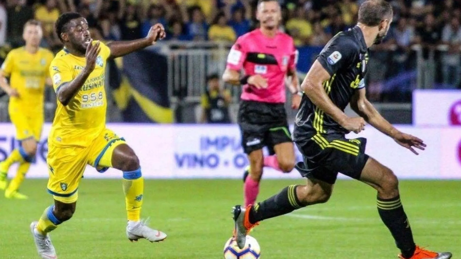 Campbell y Frosinone caen otra vez aunque llegó el gol