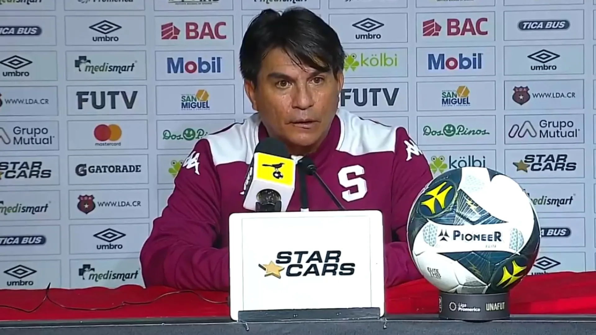 Vladimir Quesada se fue muy enojo con el arbitraje de la final. (Foto: FUTV)