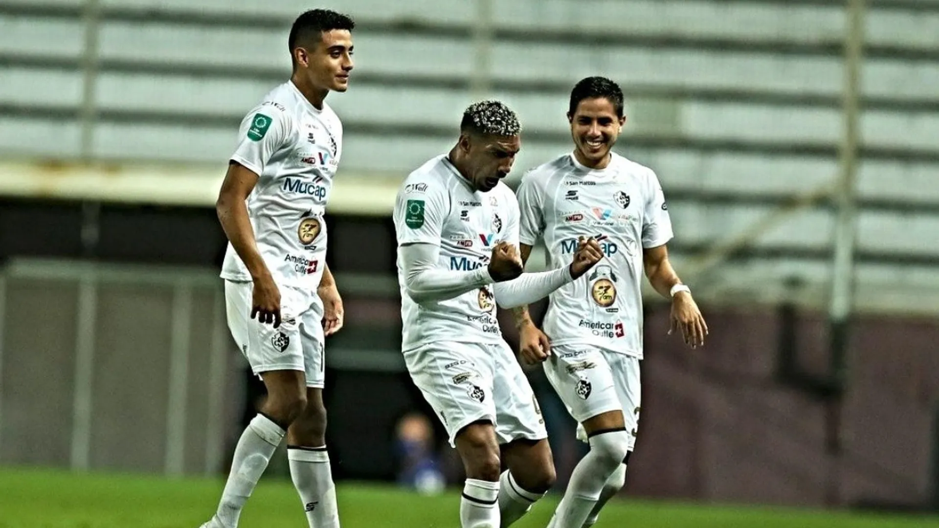 Cartaginés no perdonó al Saprissa y lo goleó para seguir liderando el Grupo B