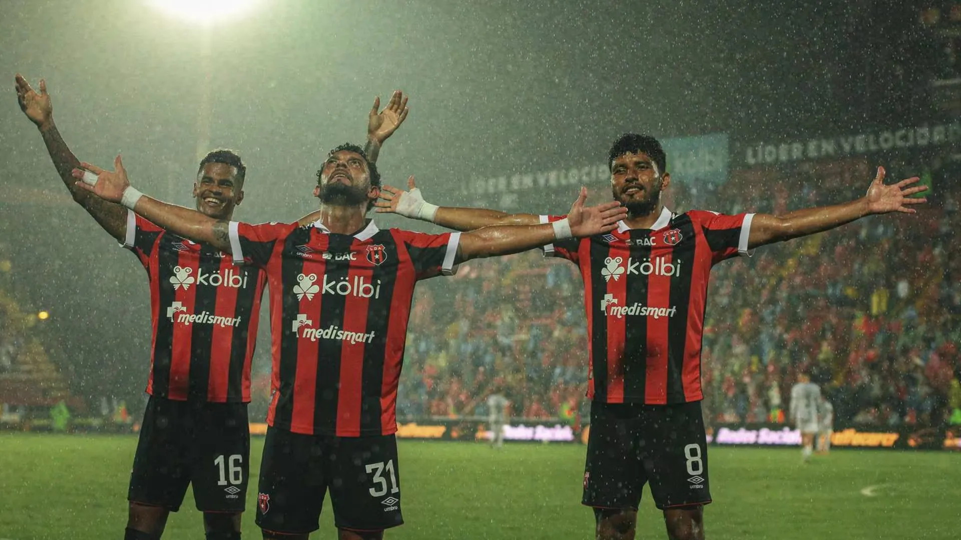 Fuerte pedido por parte de los socios de Alajuelense. (Foto: La Nación)