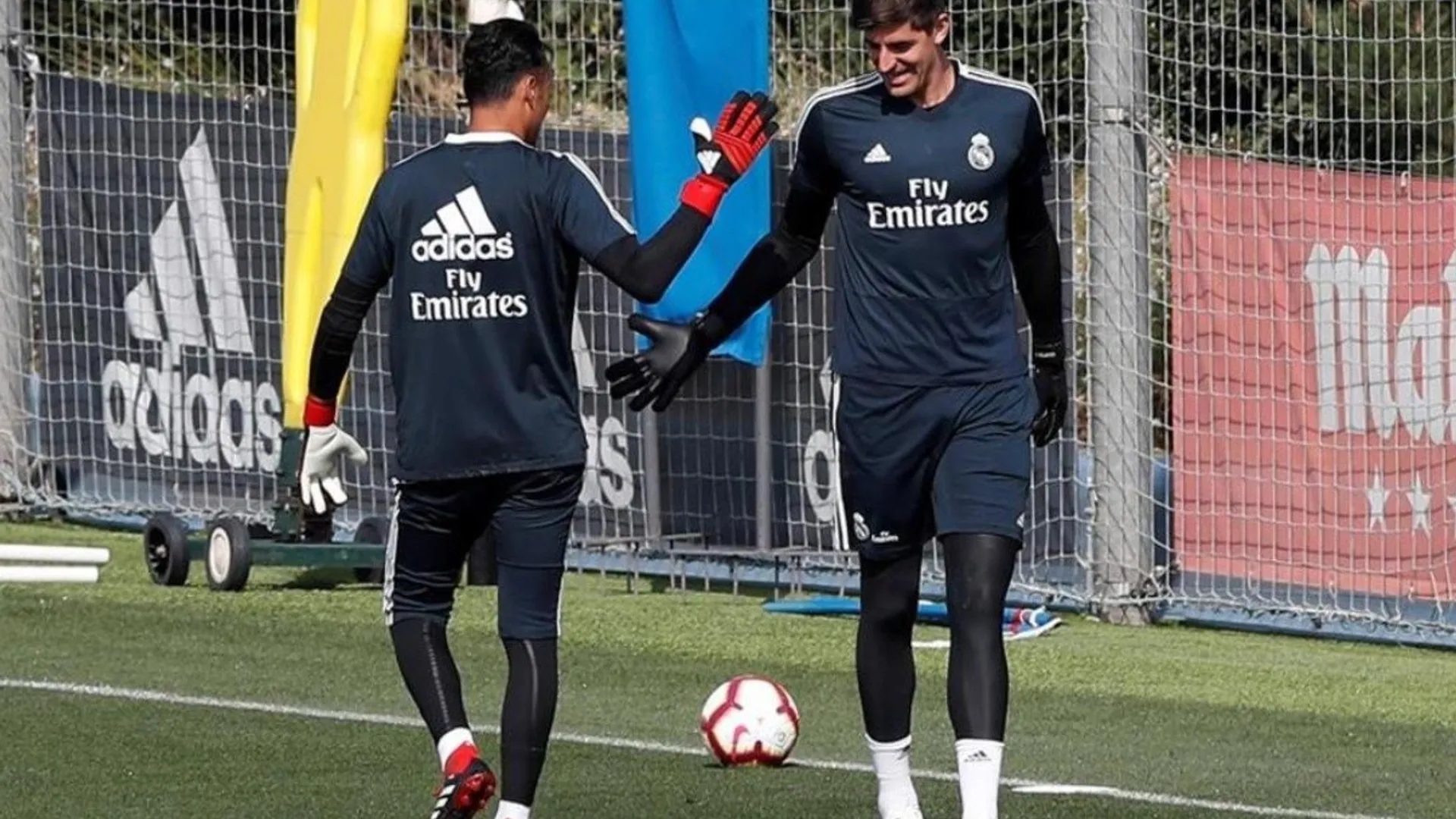 Courtois se reintegra de urgencia por lesión de Keylor