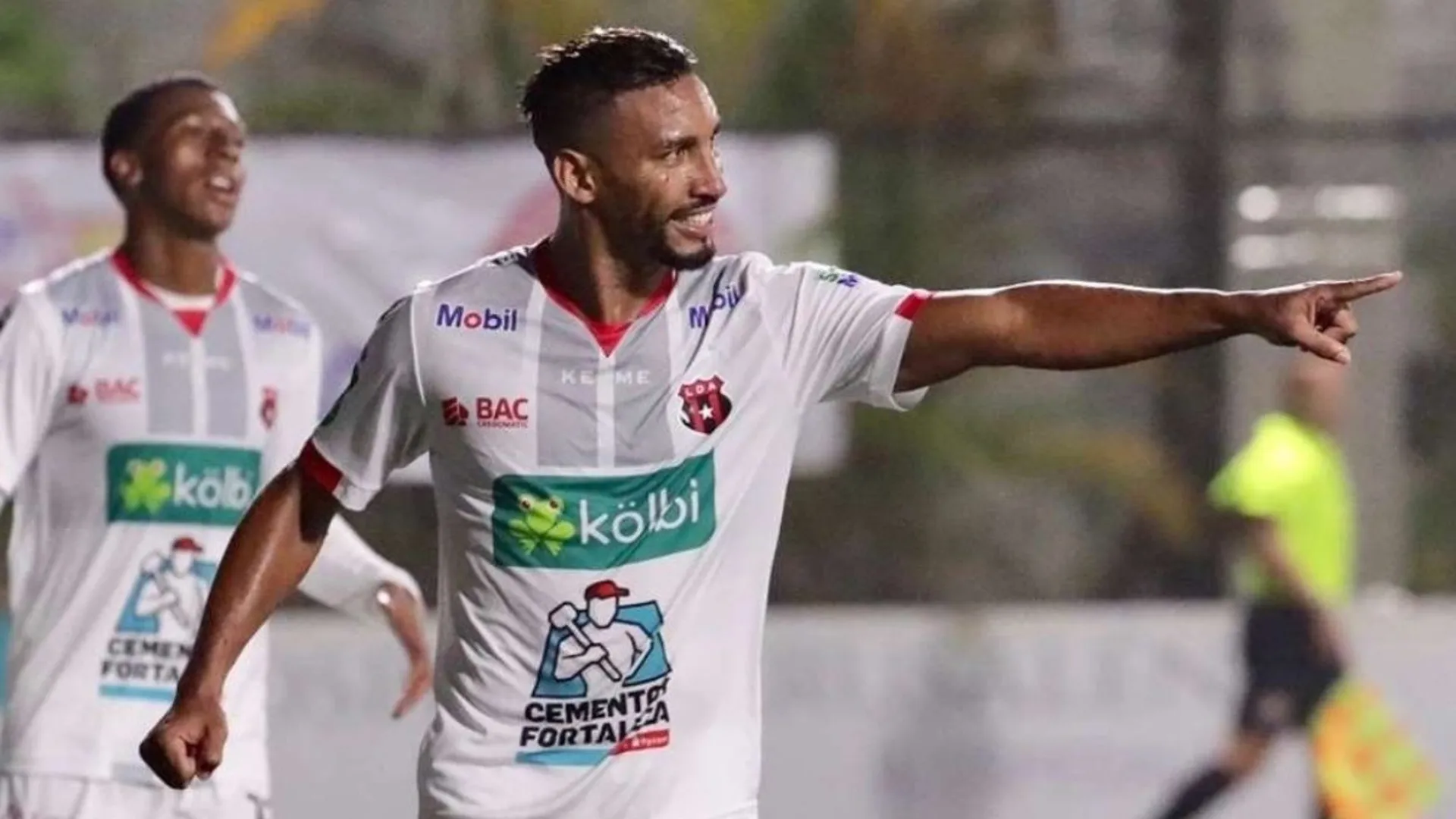 Alajuelense debe apurar las negociaciones por Marcel Hernández o podrían perder la inversión