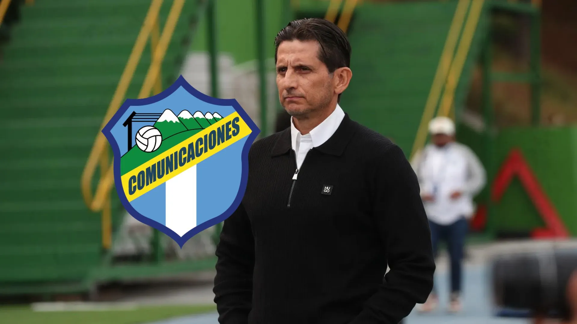 Ronald González en Comunicaciones.