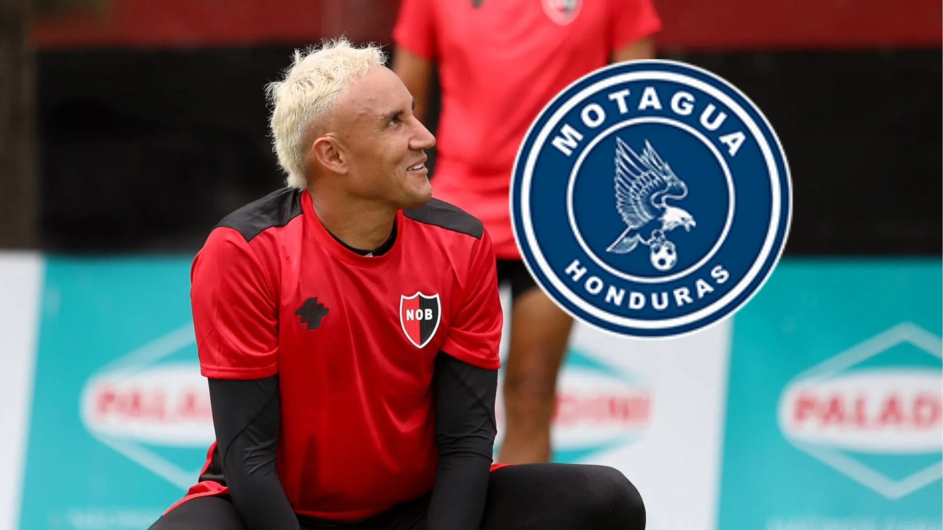 Keylor Navas entrenando con Newell's y el escudo de Motagua de Honduras.