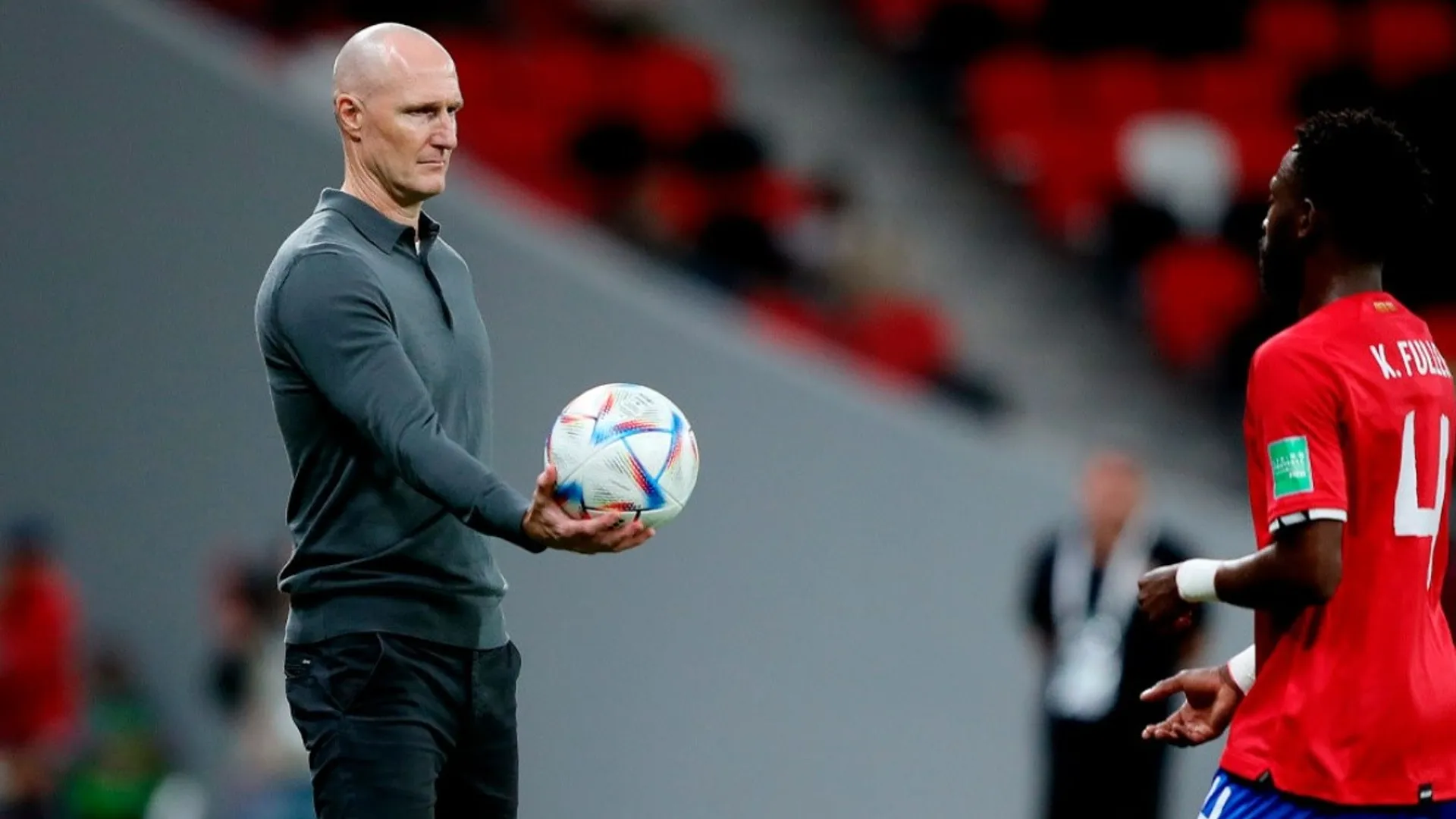 DT de Nueva Zelanda dice que el fútbol es cruel tras perder ante Costa Rica y responsabiliza el arbitraje