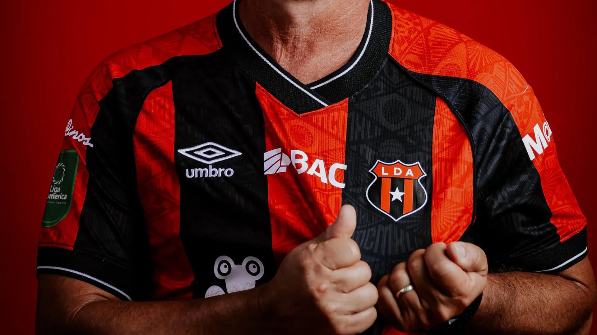 Alajuelense quiere fichar un extranjero.