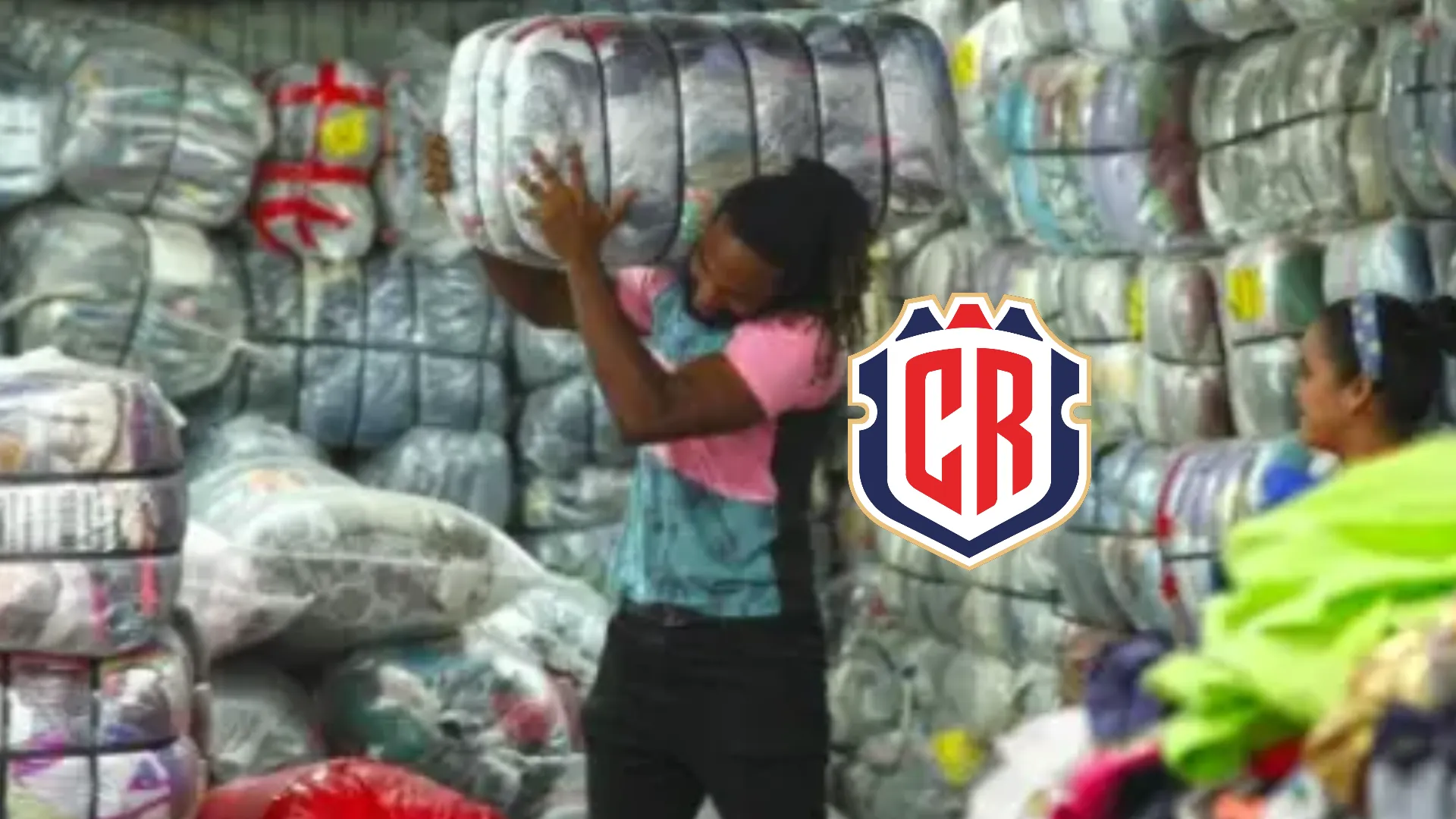 Jugó un Mundial con Costa Rica, pero tras quedarse sin equipo trabajó gratis en una bodega de ropa usada: “Quise ver el otro lado”