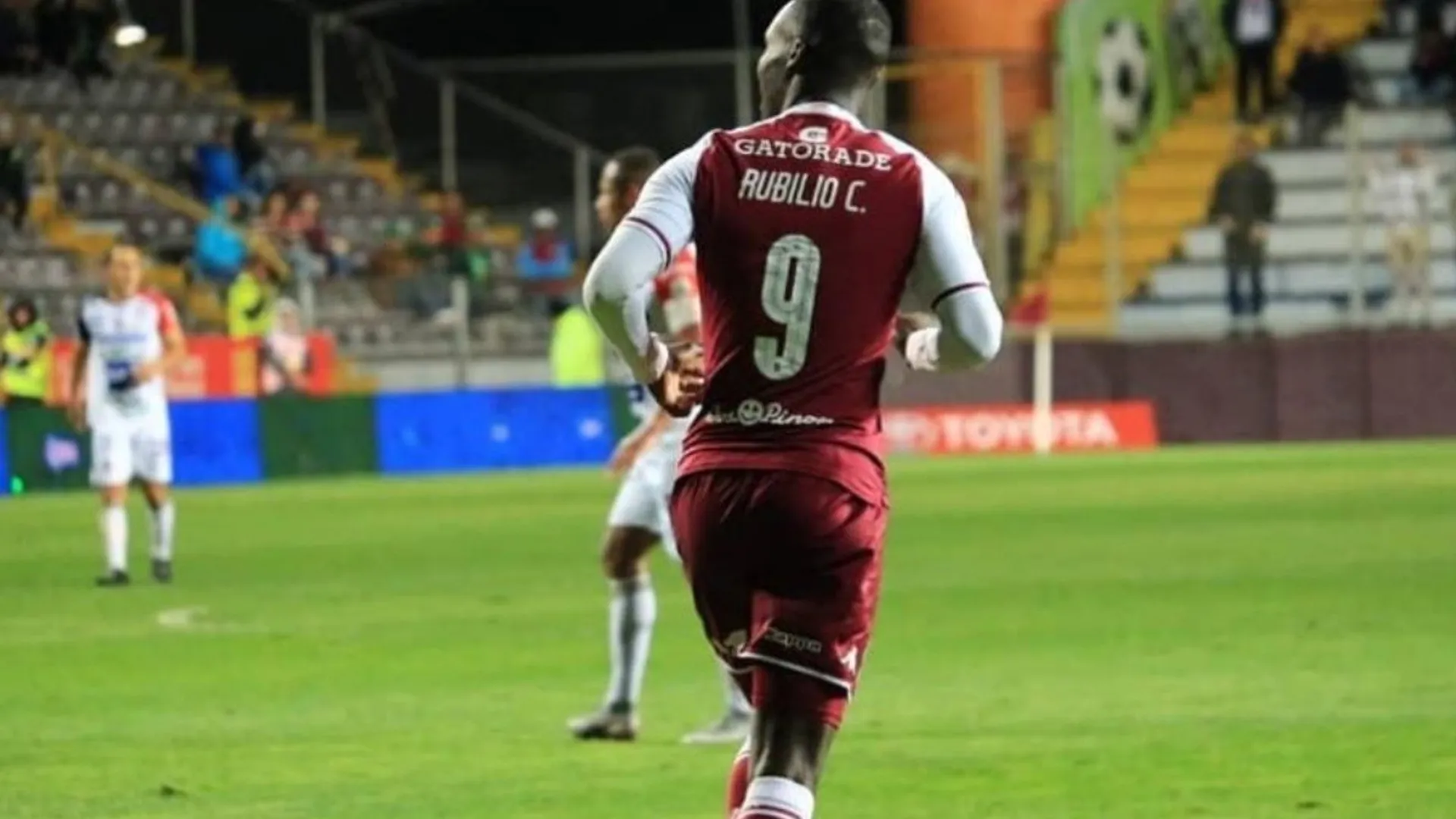 Rubilio Castillo deja nota de despedida tras conocerse su paso a Europa