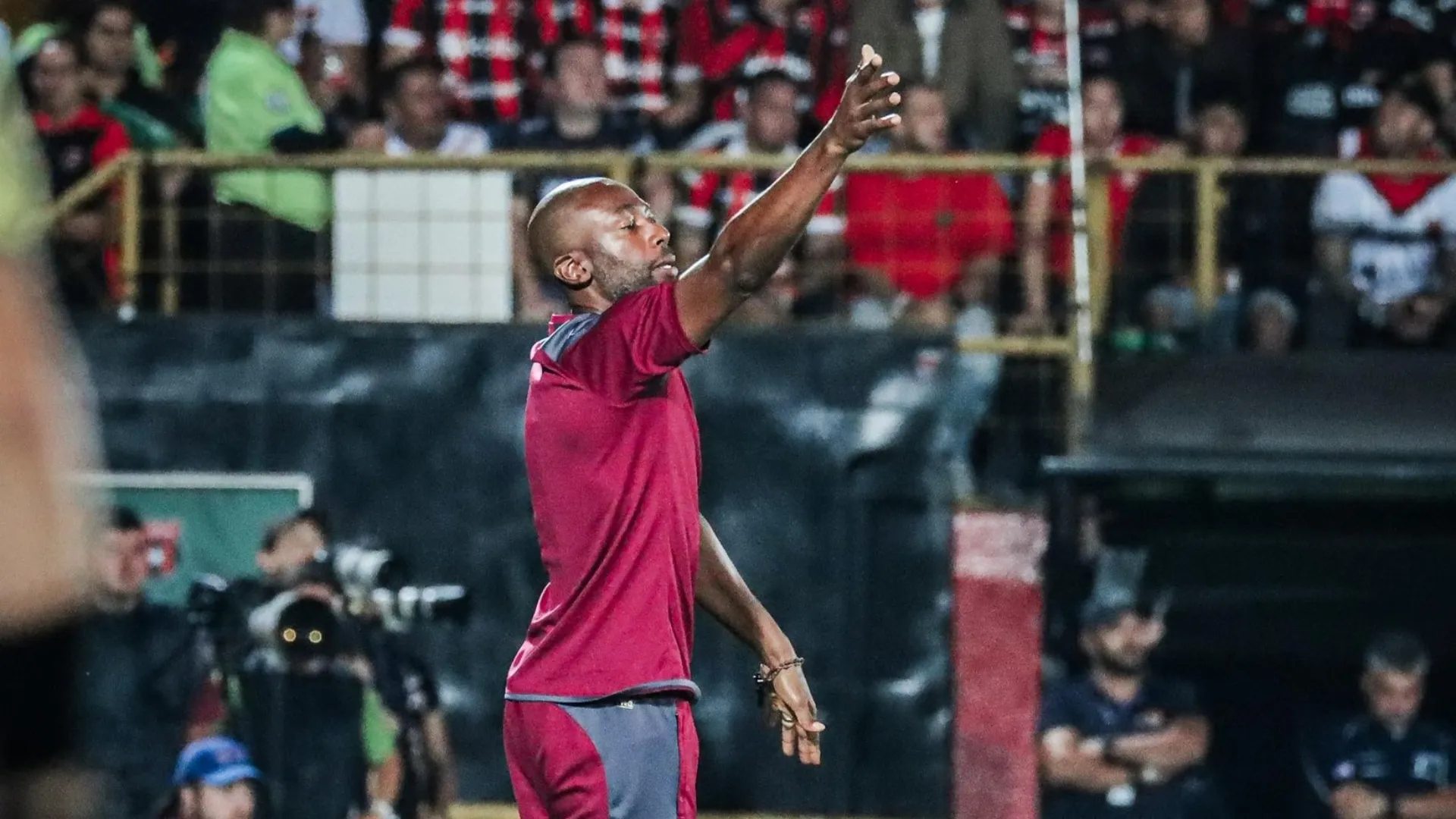 Wanchope se mostró muy enojado.