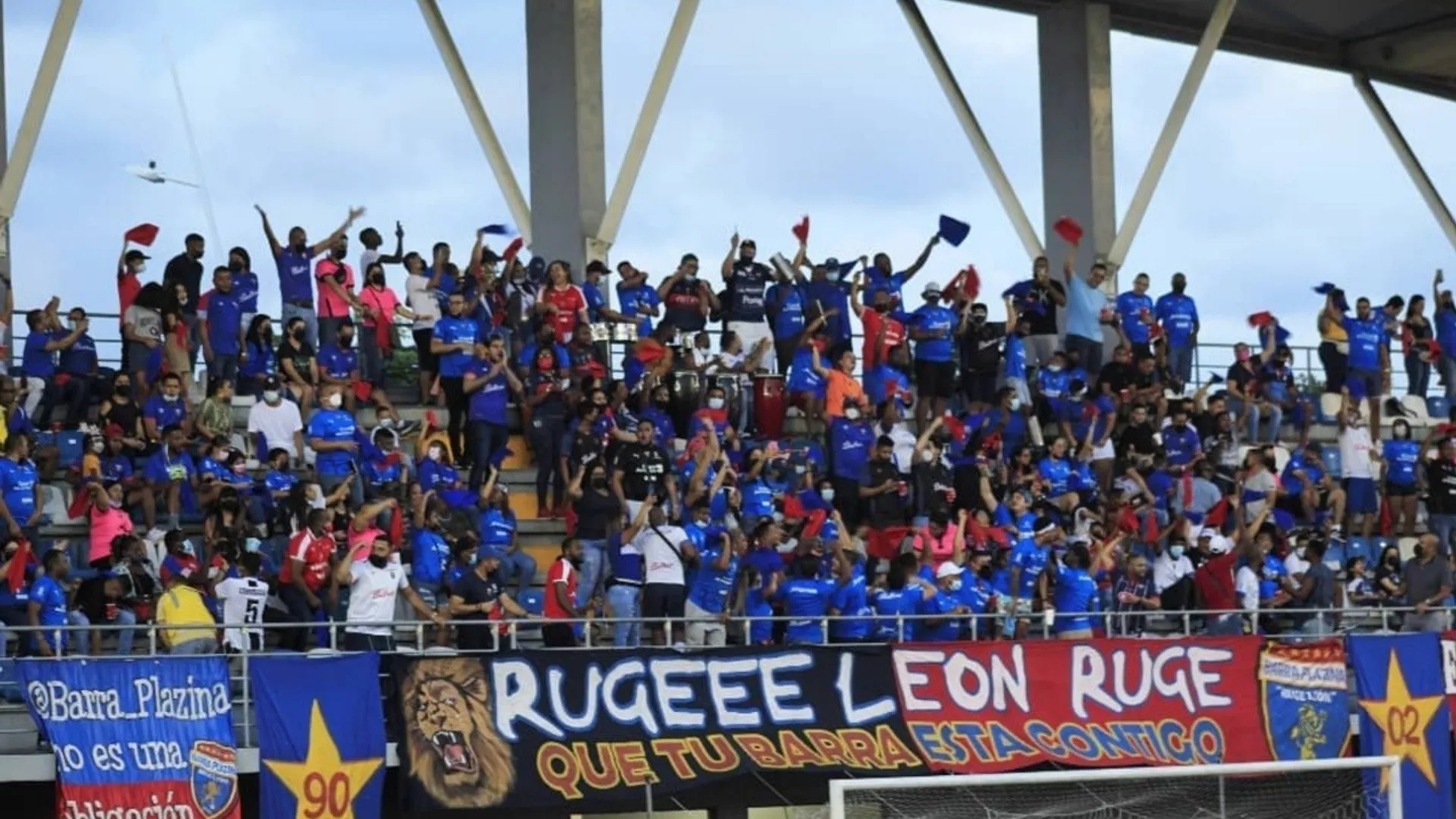 ¡Lamentable! Aficionados hicieron insultos racistas en el Clásico Nacional