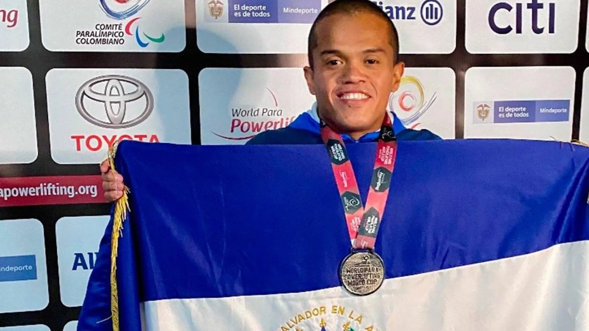 Herbert Aceituno consigue la primera medalla paralímpica en la historia de El Salvador